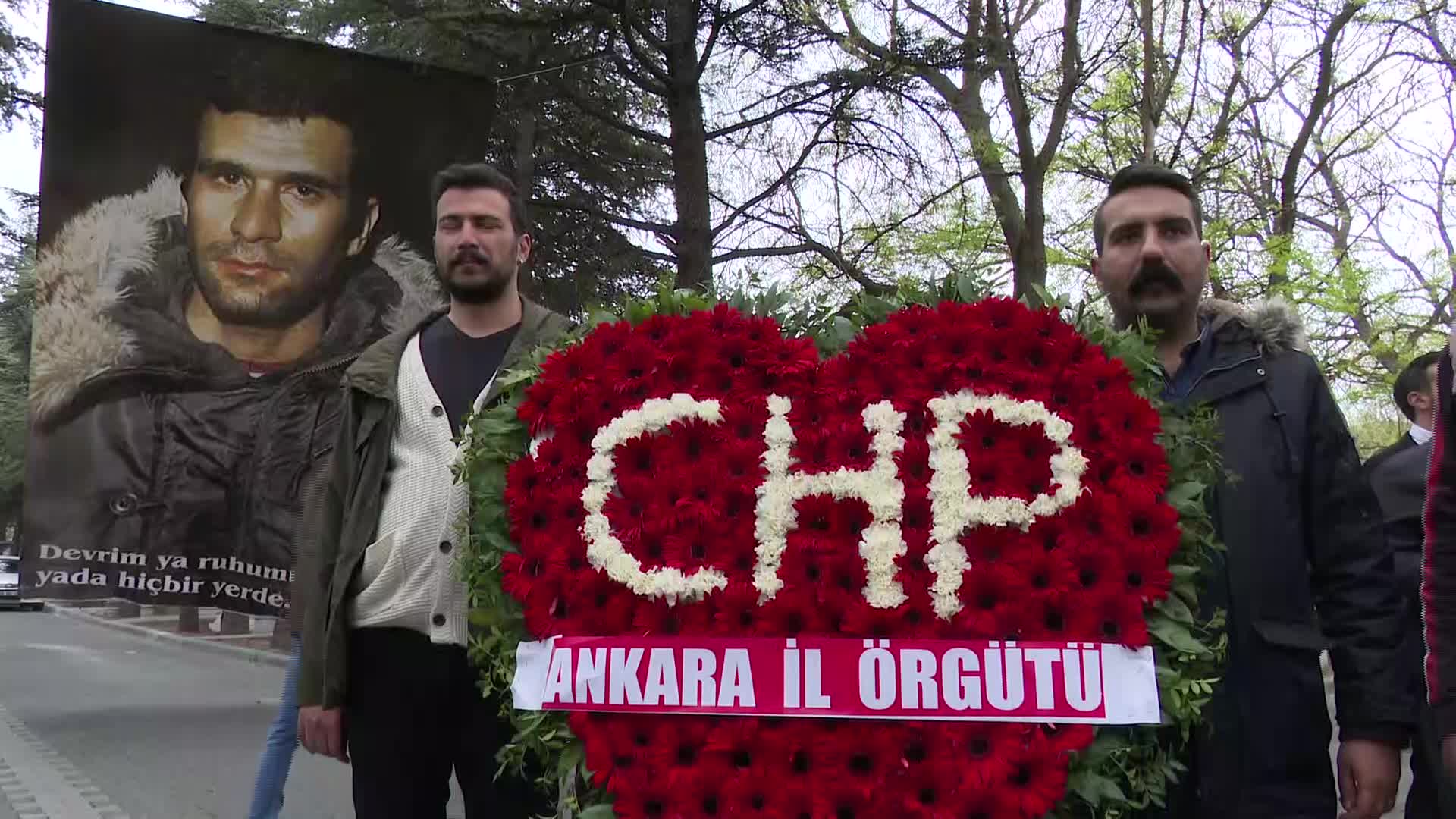 "ÜÇ FİDAN" ANILDI: "DOĞAN ÇOCUKLARIMIZA DENİZ, ULAŞ, HÜSEYİN, MAHİR DEDİK; O DENİZLER, MAHİRLER, ULAŞLAR BUGÜN AĞABEYLERİNİ ANMAYA GELDİ"