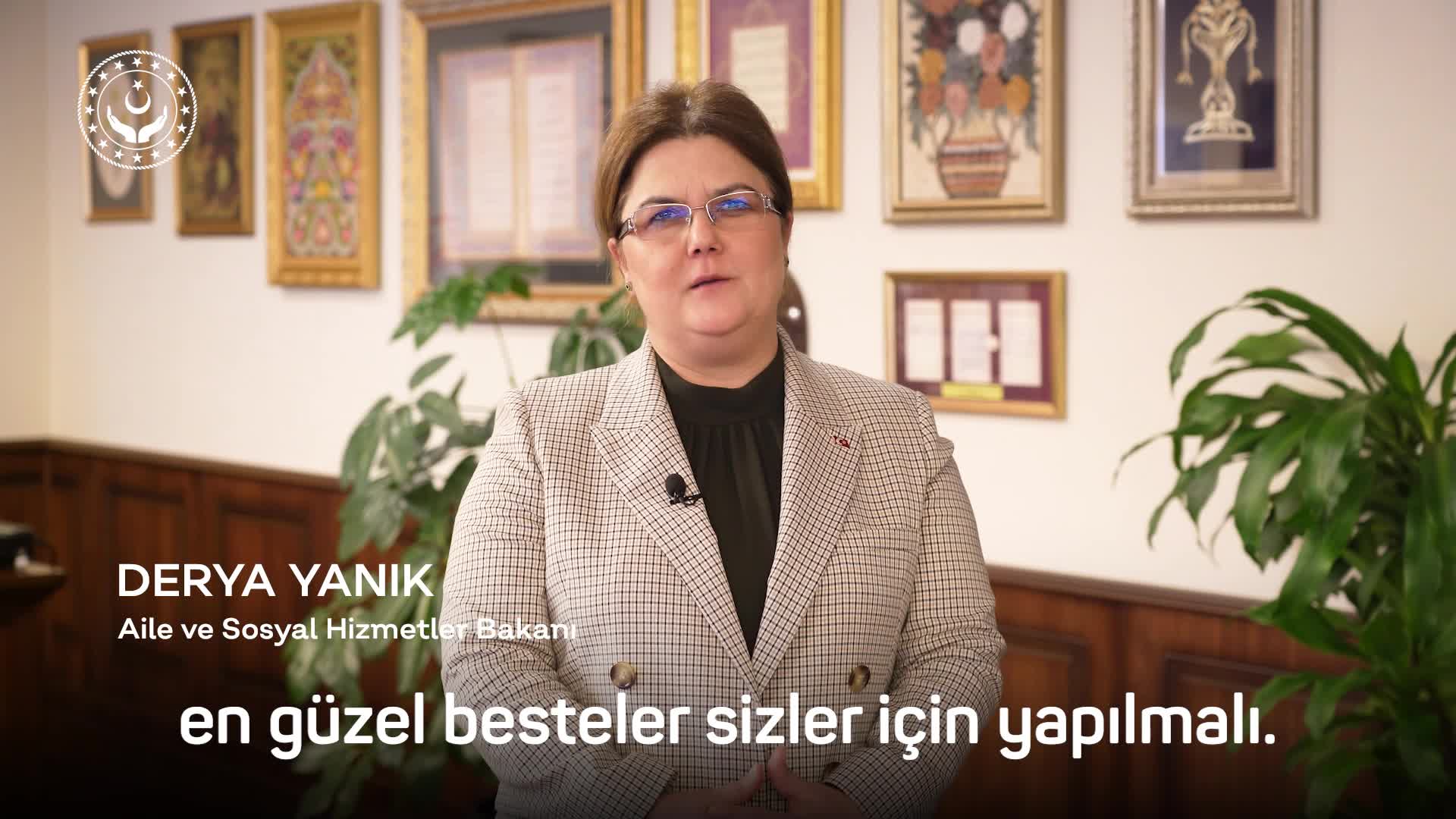 AİLE VE SOSYAL HİZMETLER BAKANI YANIK'TAN 'ANNELER GÜNÜ' MESAJI: "SIMSIKI KUCAKLIYORUZ. İYİ Kİ VARSINIZ"