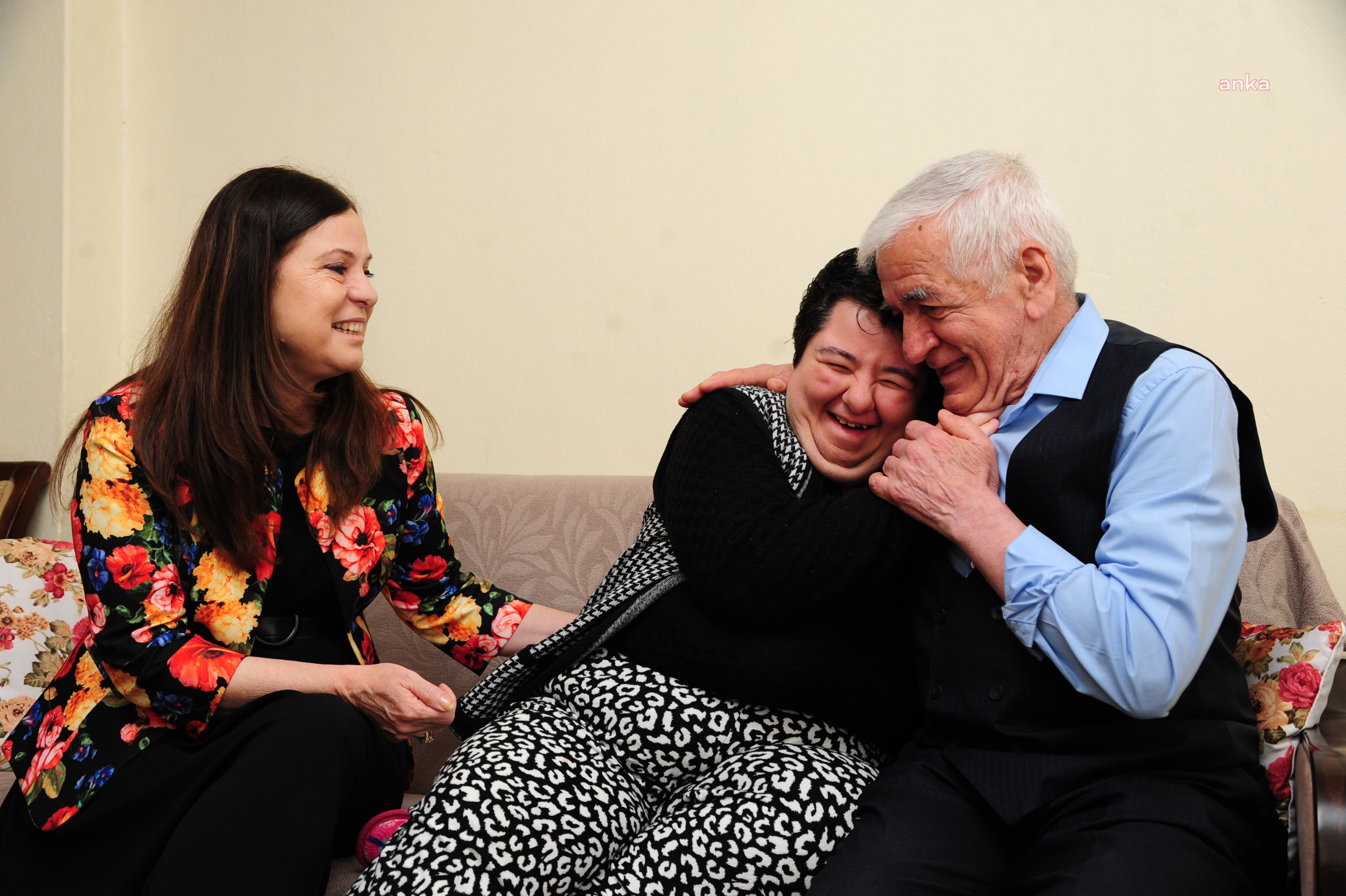 BAŞKAN FATMA ÇALKAYA'DAN ANNELER GÜNÜ ZİYARETİ