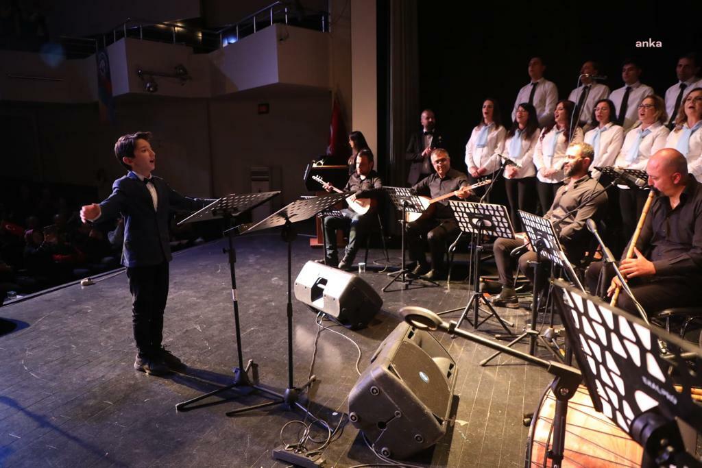 ODUNPAZARI'NDAN ANNELERE KONSER HEDİYESİ