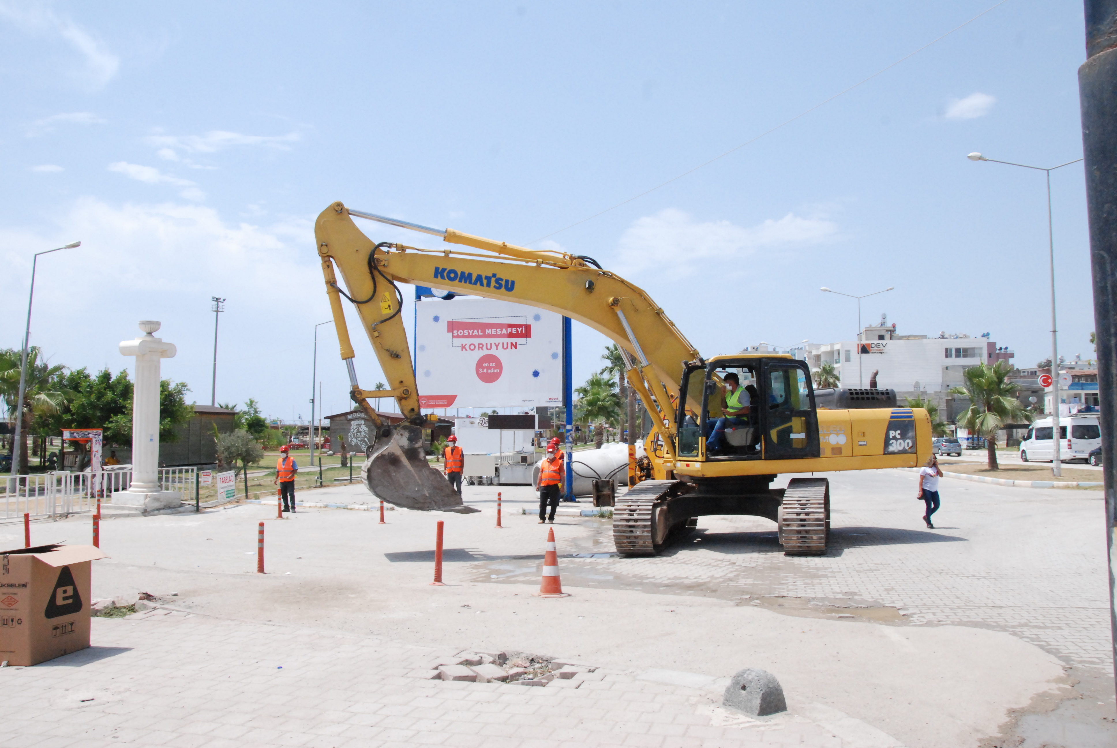 ADANA BÜYÜKŞEHİR, KARATAŞ'IN YAĞMUR SUYU ALTYAPISINI GÜÇLENDİRİYOR
