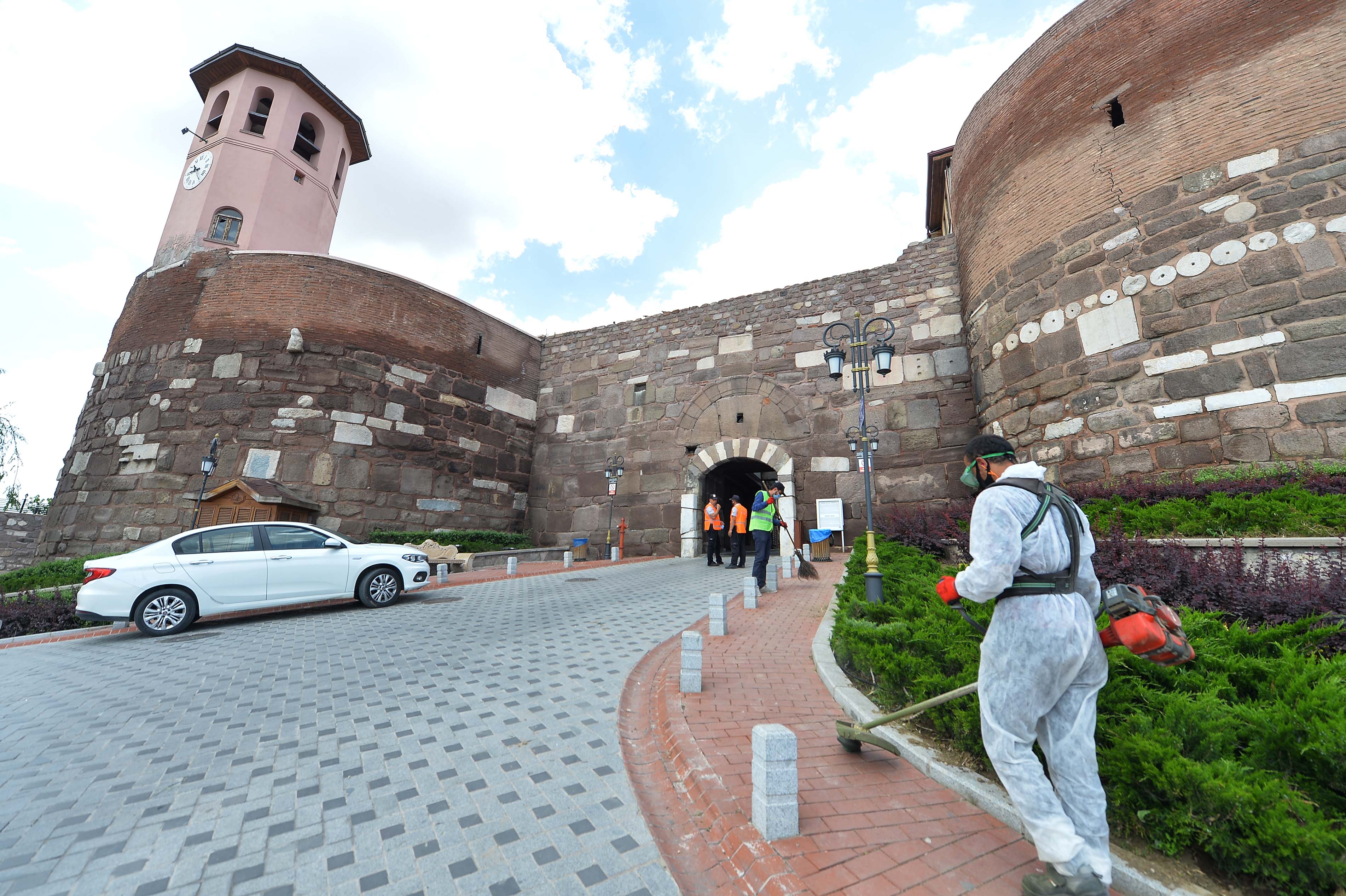 ANKARA KALESİ’NDE TARİH KOKAN EVLER GÜN IŞIĞINA ÇIKIYOR