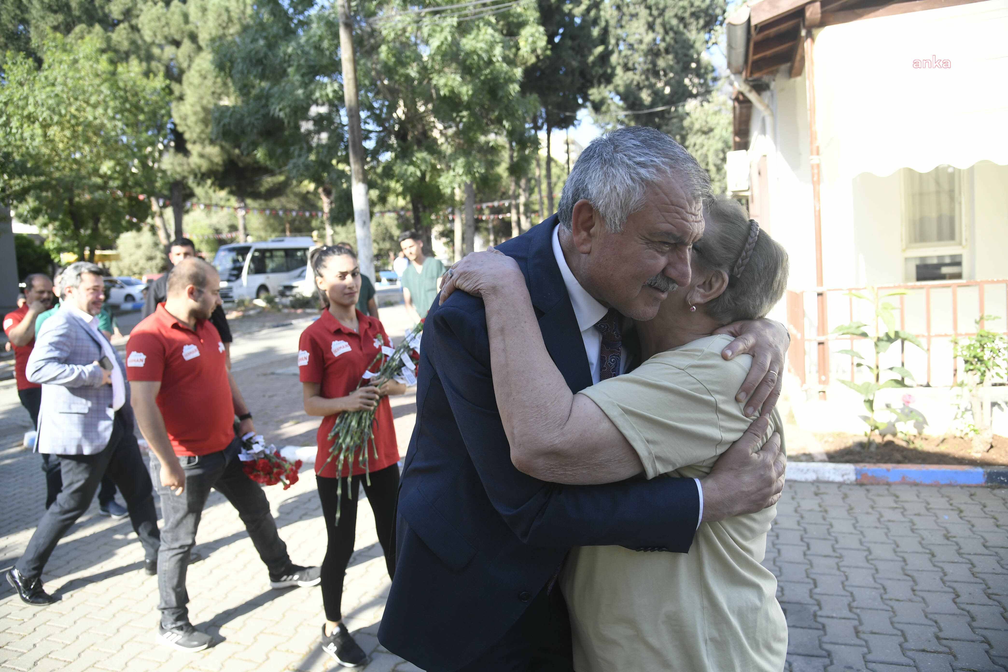 ZEYDAN KARALAR'DAN ANNELER GÜNÜ’NDE HUZUREVİ ZİYARETİ