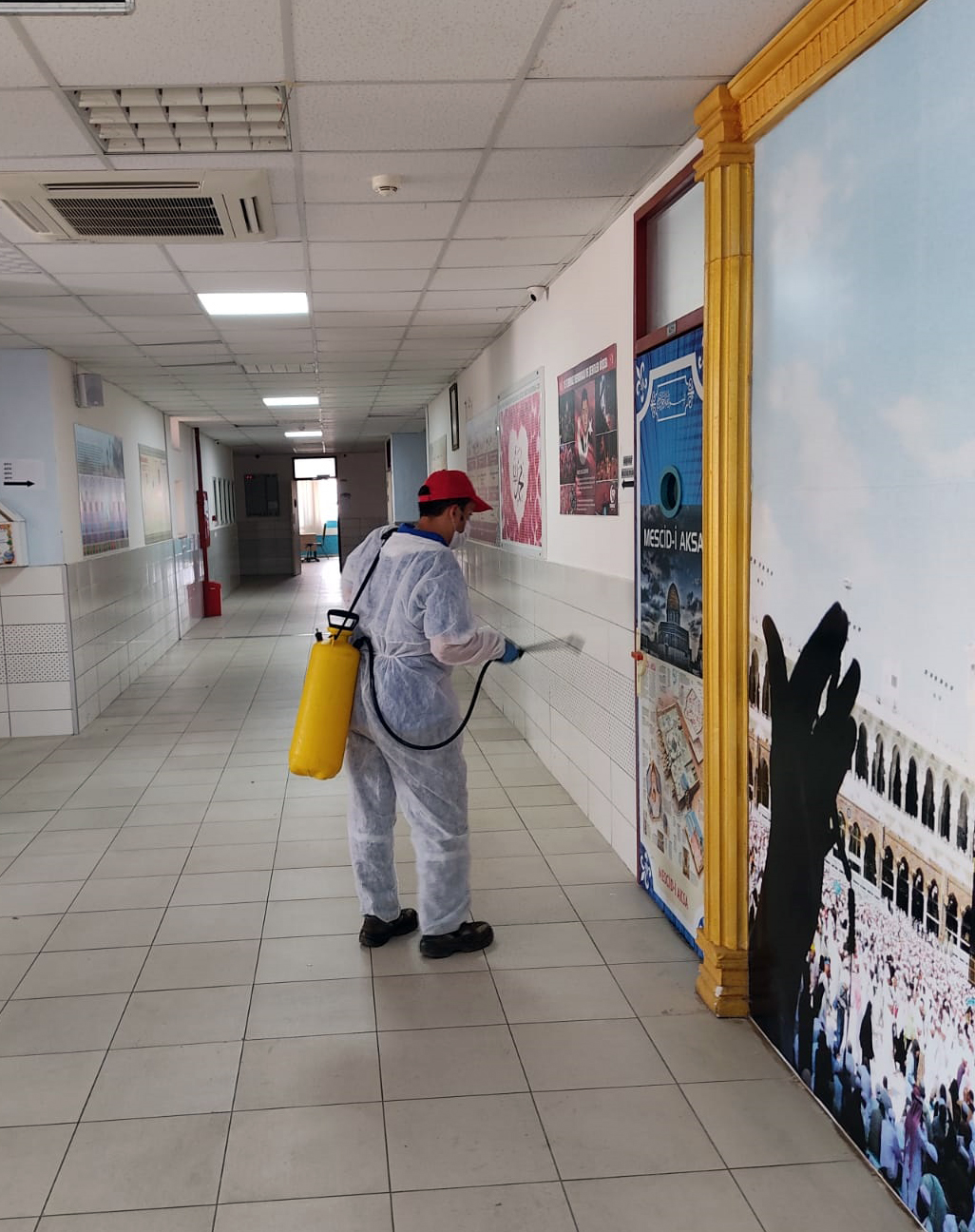 ANTALYA BÜYÜKŞEHİR, SINAVLAR ÖNCESİNDE OKULLARI DEZENFEKTE ETTİ