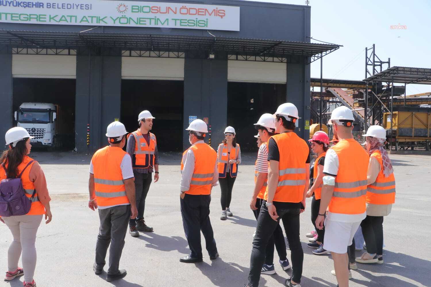 ÖDEMİŞ’TE ÖĞRENCİLER ÇEVRE DOSTU TESİSİ ZİYARET EDİYOR