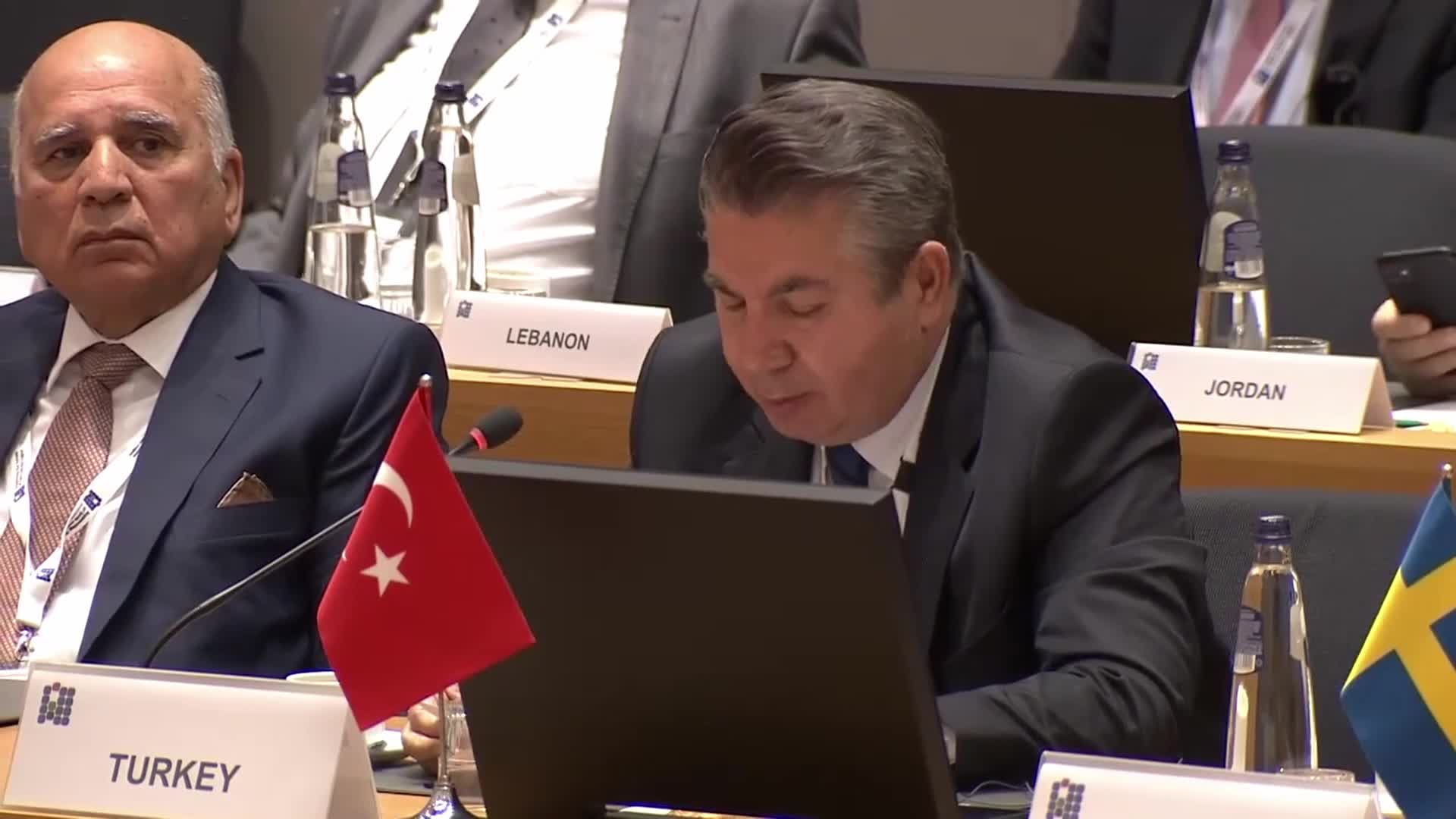 SEDAT ÖNAL: UKRAYNA’DAKİ KABUL EDİLEMEZ SAVAŞIN SONUÇLARIYLA YÜZLEŞMEK ZORUNDAYIZ AMA BUNU YAPARKEN SURİYE HALKINI UNUTAMAYIZ