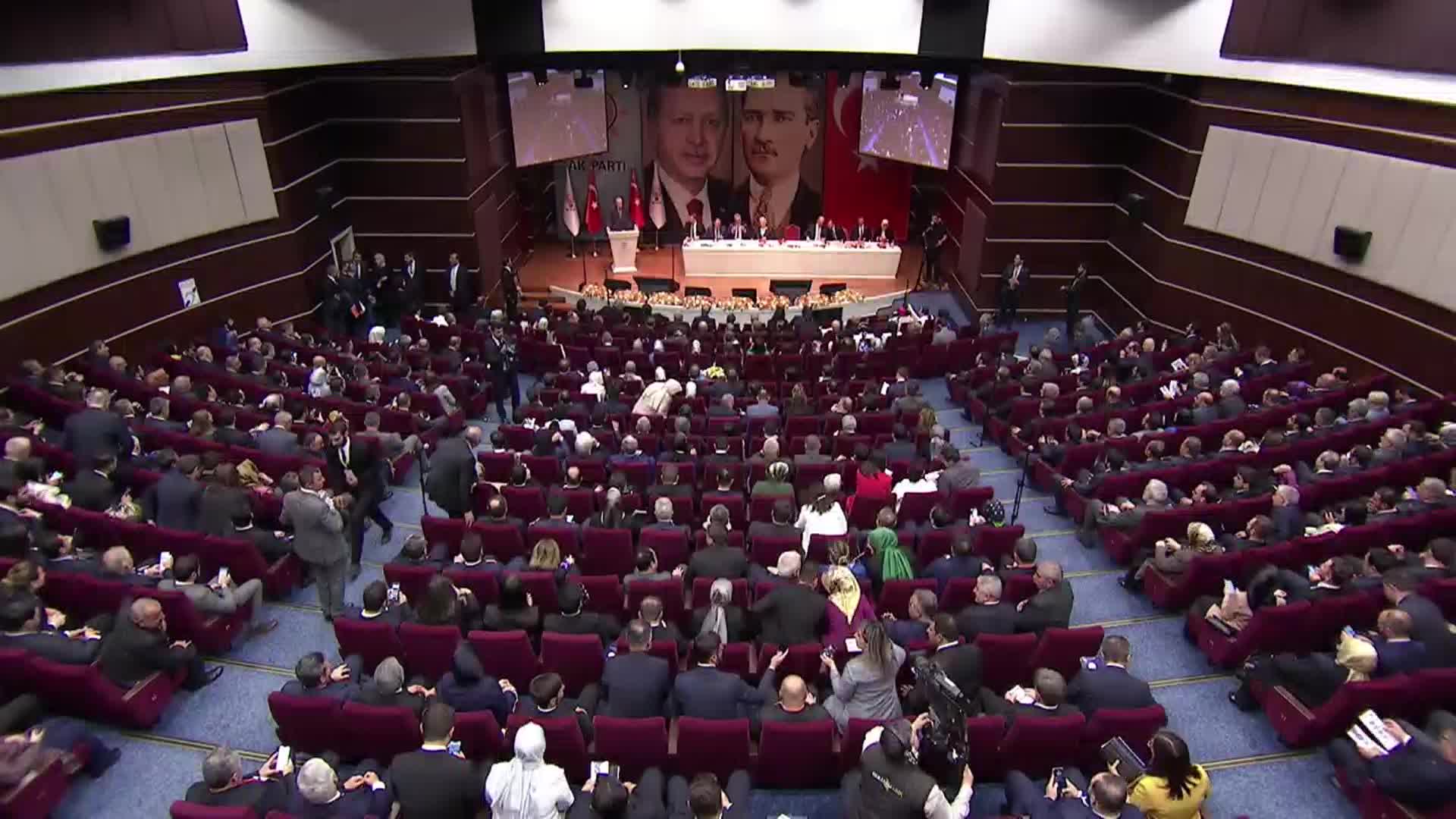 ERDOĞAN: “BİZ BU GÖREVDE OLDUĞUMUZ SÜRECE SİZ BU KARDEŞLERİMİZİ BU ÜLKEDEN GERİ GÖNDEREMEYECEKSİNİZ”
