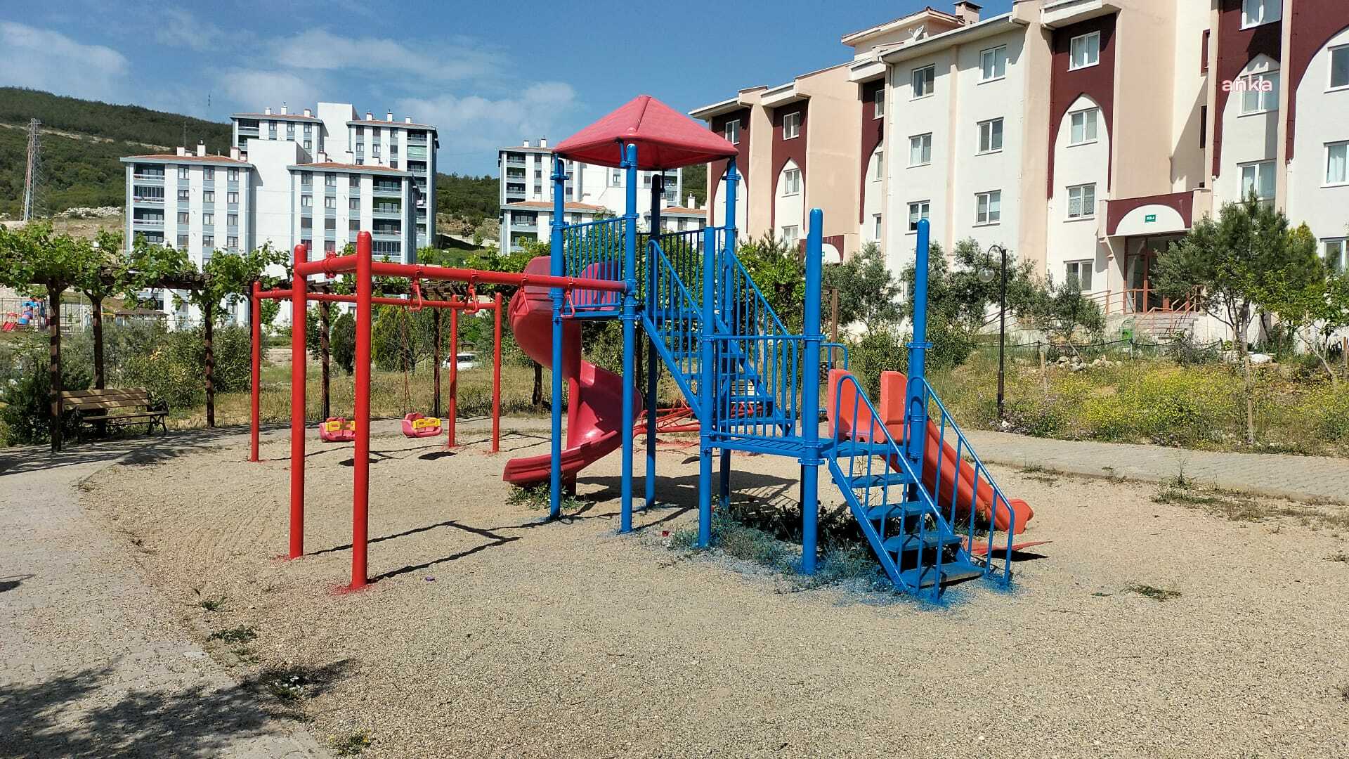 MENTEŞE’DE PARKLAR YENİLENİYOR