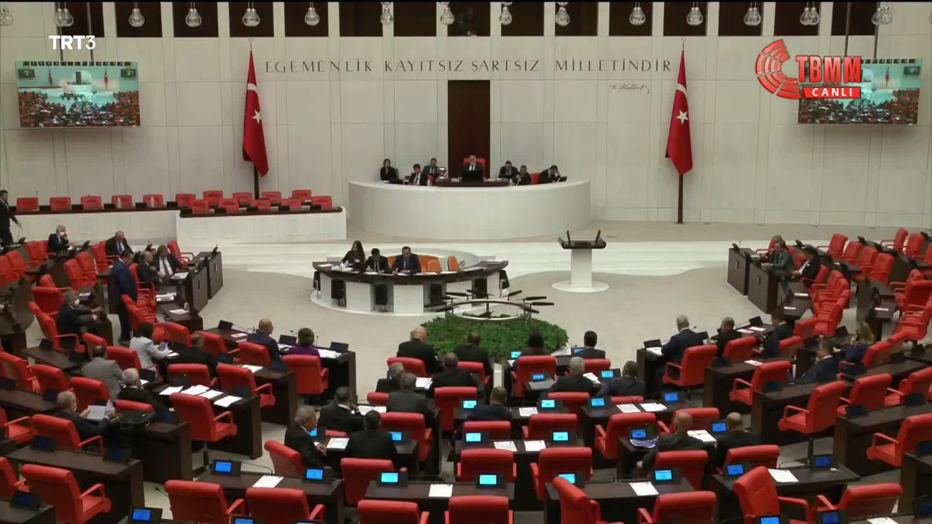 ÖZKOÇ’TAN MHP'Lİ ÇAKAR’A TEPKİ: "KADINLARIN HAKKININ ENGELLENMESİ YASALARIMIZA EN BÜYÜK SUÇ"