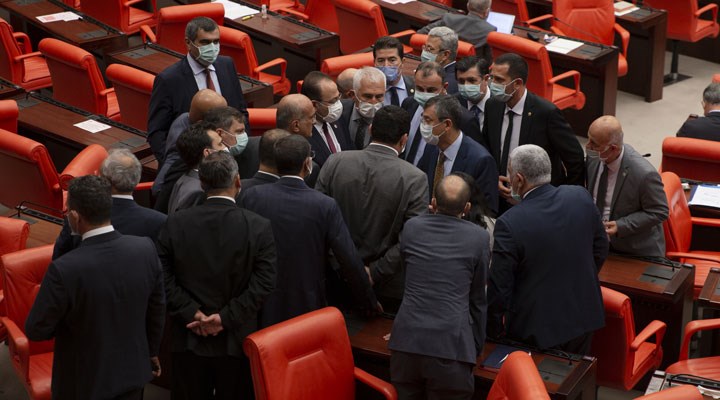 MHP'Lİ KILAVUZ, CHP'Lİ ÖZEL'DEN ÖZÜR DİLEDİ