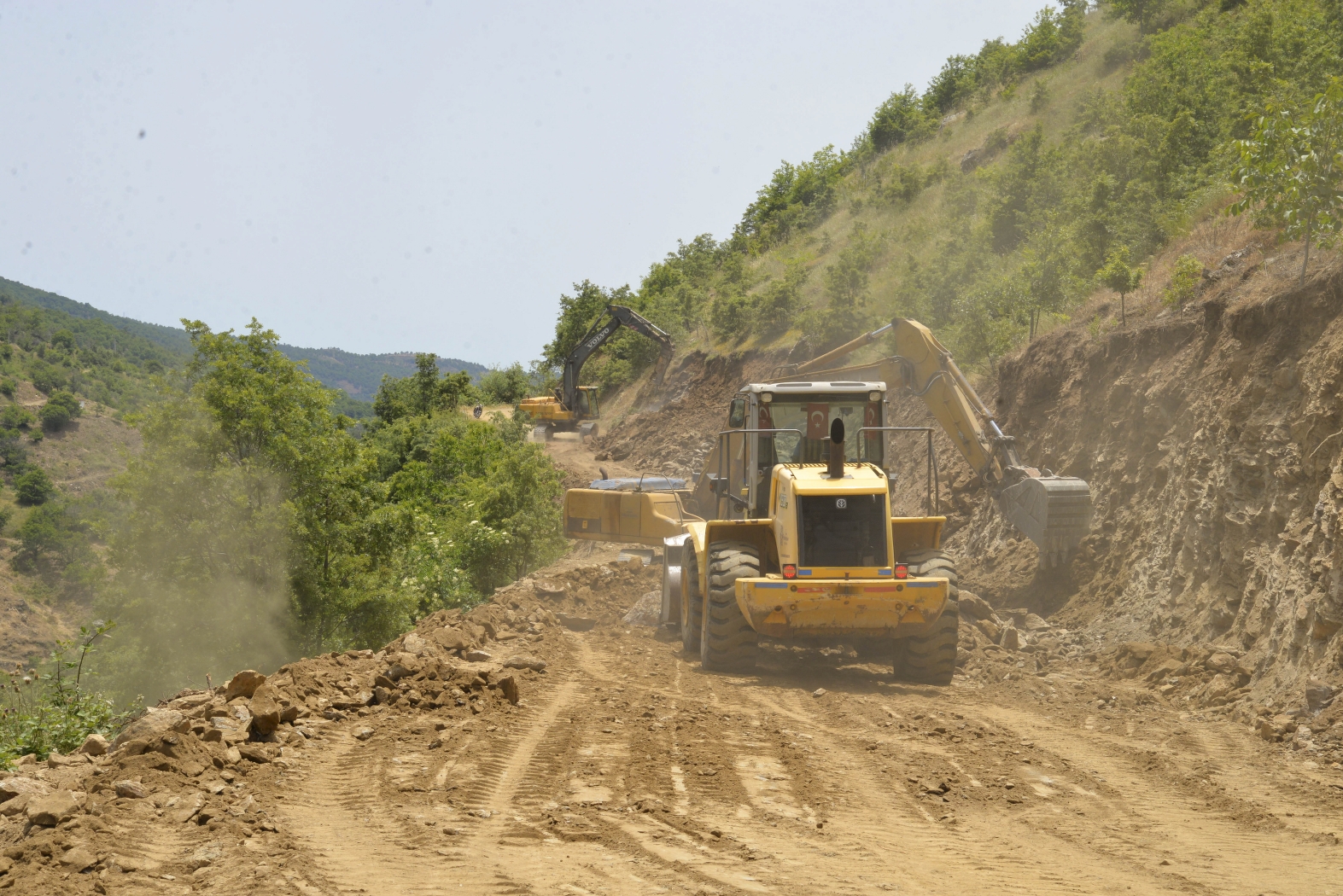 AYDIN GENELİNDE YOL ÇALIŞMALARI DEVAM EDİYOR
