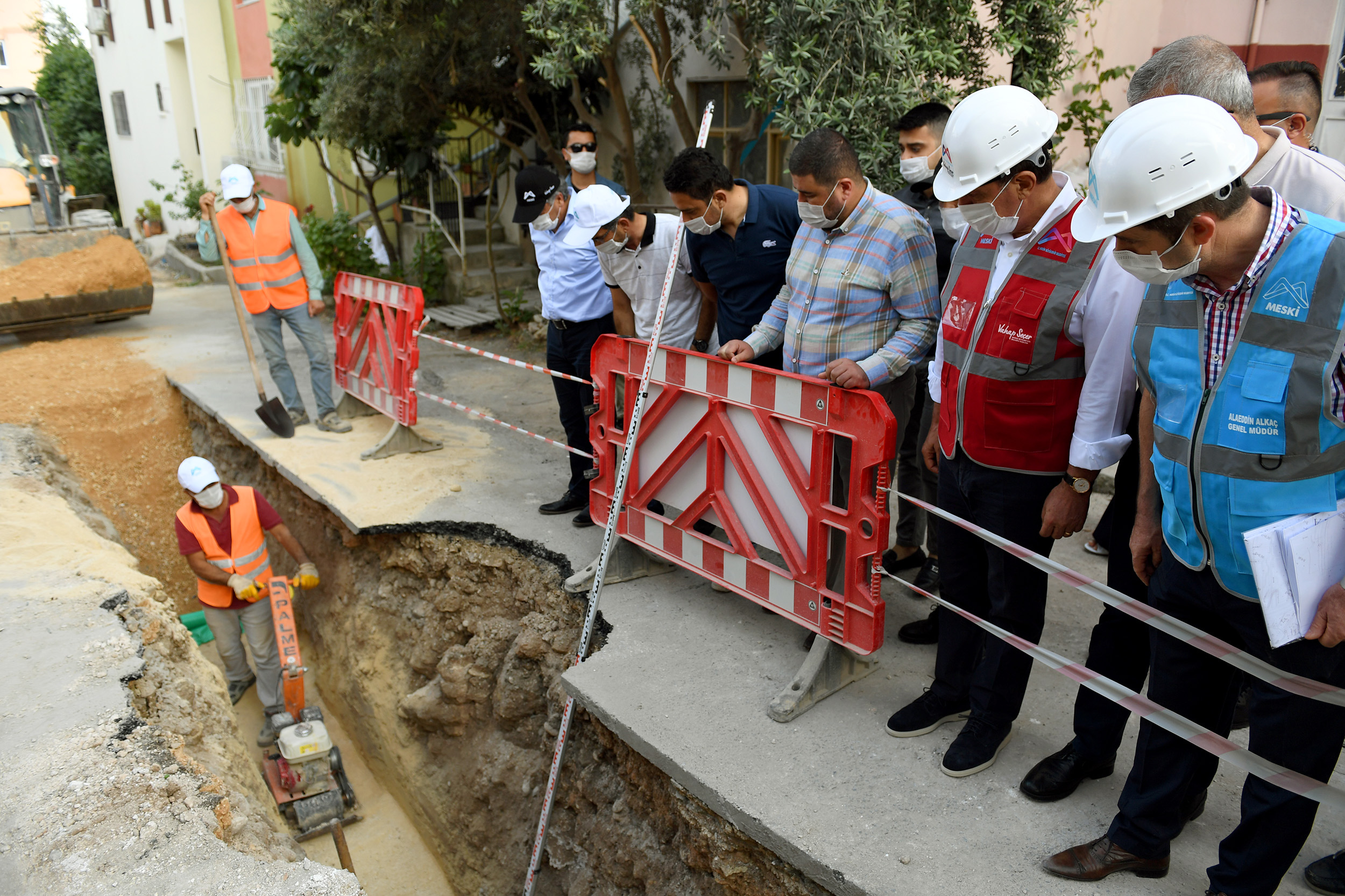 KUYULUK’UN YILLARDIR ÇÖZÜM BEKLEYEN KANALİZASYON SORUNU ÇÖZÜLÜYOR