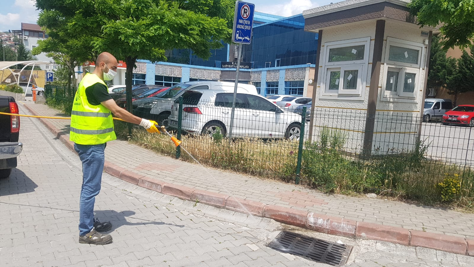 İZMİT BELEDİYESİ,  SİVRİSİNEKLE MÜCADELEYE DEVAM EDİYOR