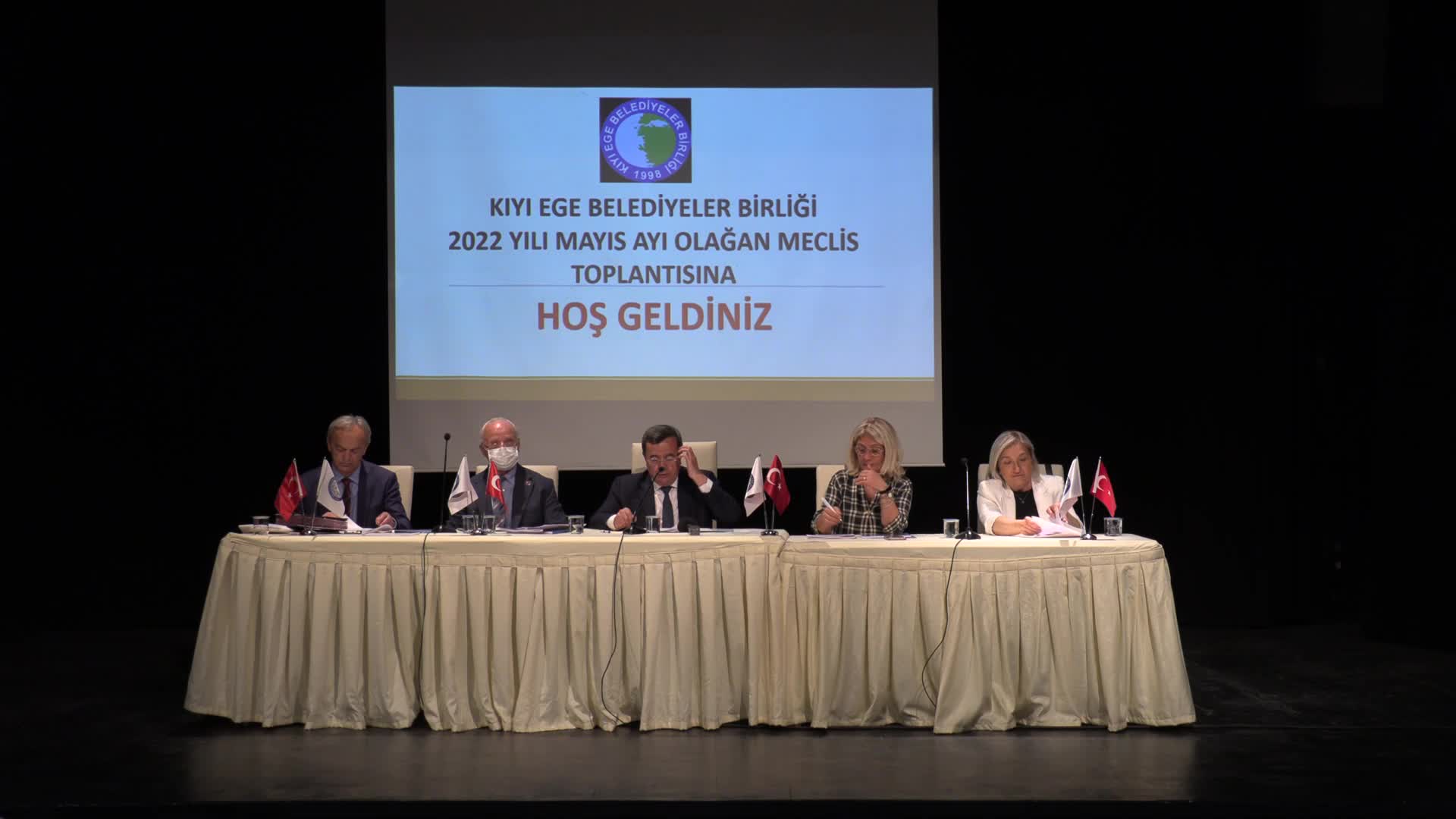 KIYI EGE BELEDİYELER BİRLİĞİ BAŞKANI BATUR: "BELEDİYE GELİRLERİ YASASI BİR AN EVVEL GÜNDEME GELMELİ"