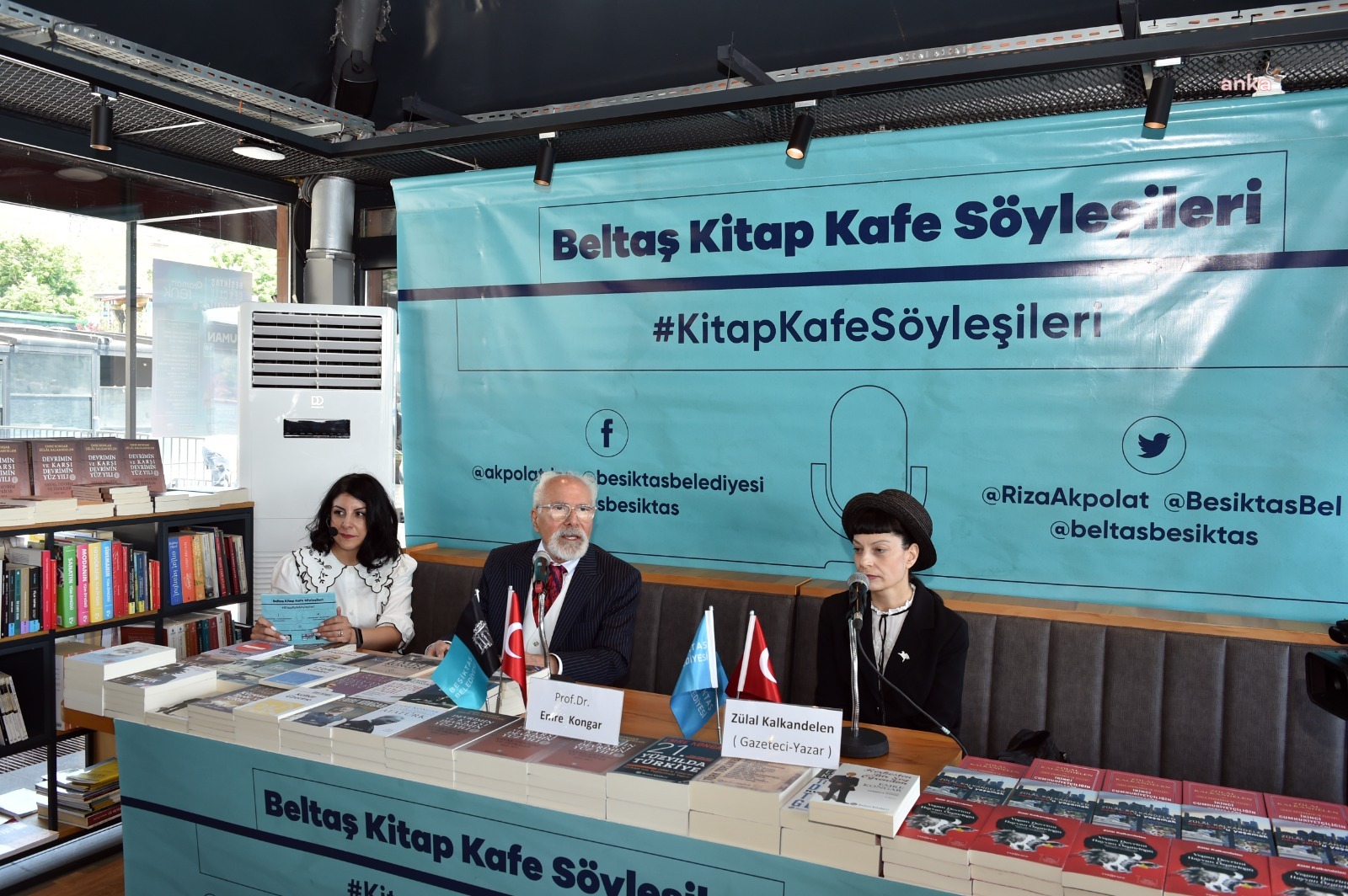EMRE KONGAR VE ZÜLAL KALKANDELEN, BEŞİKTAŞ BELTAŞ KİTAP KAFE’DE OKURLARIYLA BULUŞTU