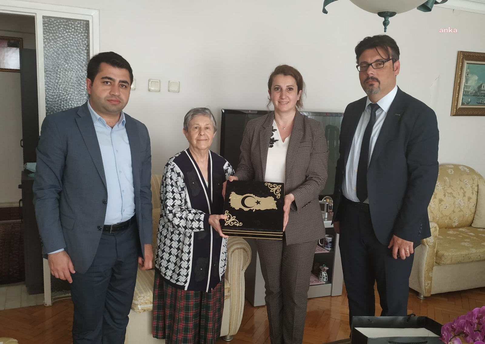 İZMİT BELEDİYESİ’NDEN HAVA ŞEHİTLERİNİ ANMA GÜNÜ’NDE ŞEHİT AİLESİNE ZİYARET