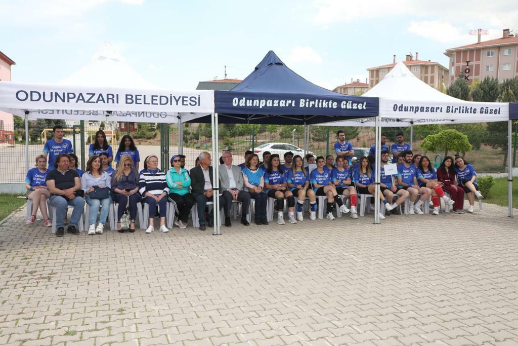 ODUNPAZARI’NDA 19 MAYIS SPOR ŞENLİĞİ, VOLEYBOL TURNUVASI İLE DEVAM EDİYOR