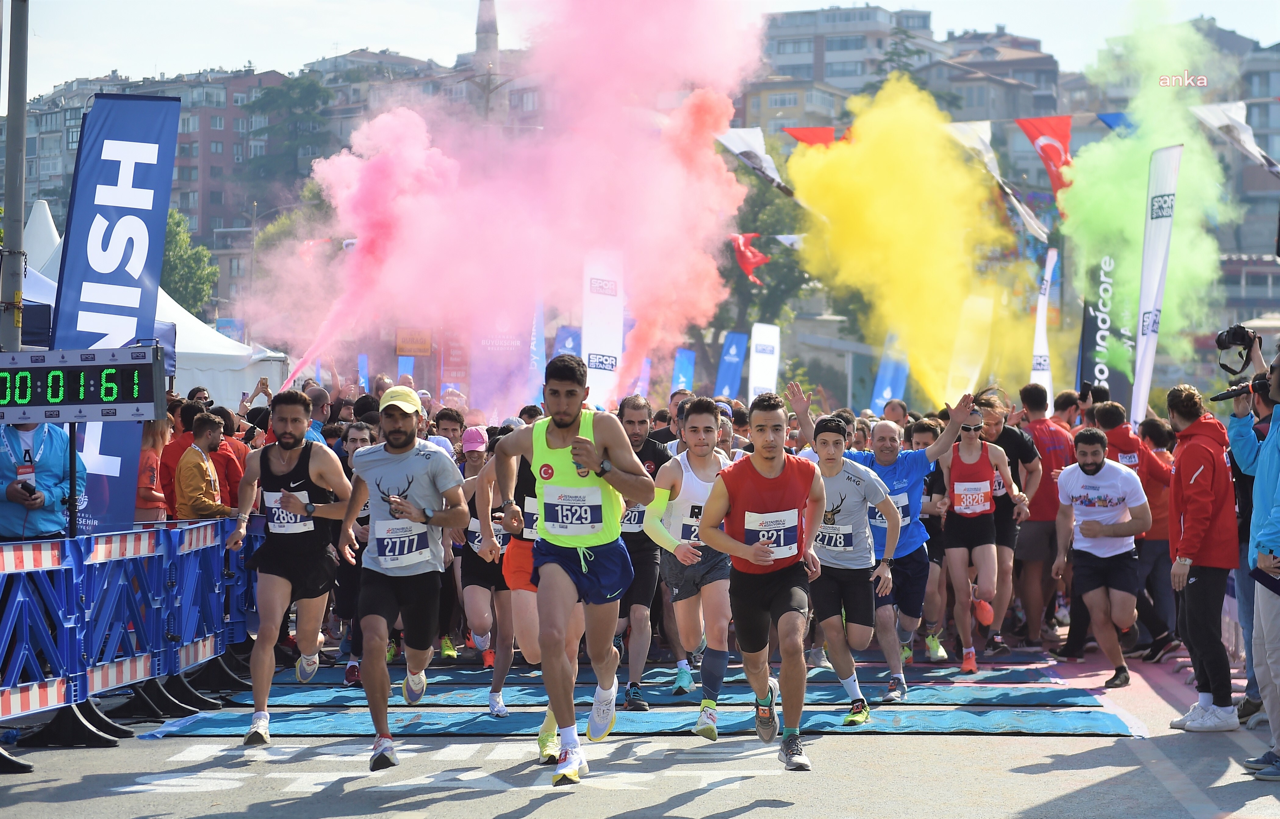İSTANBUL’UN EN RENKLİ KOŞUSU SONA ERDİ