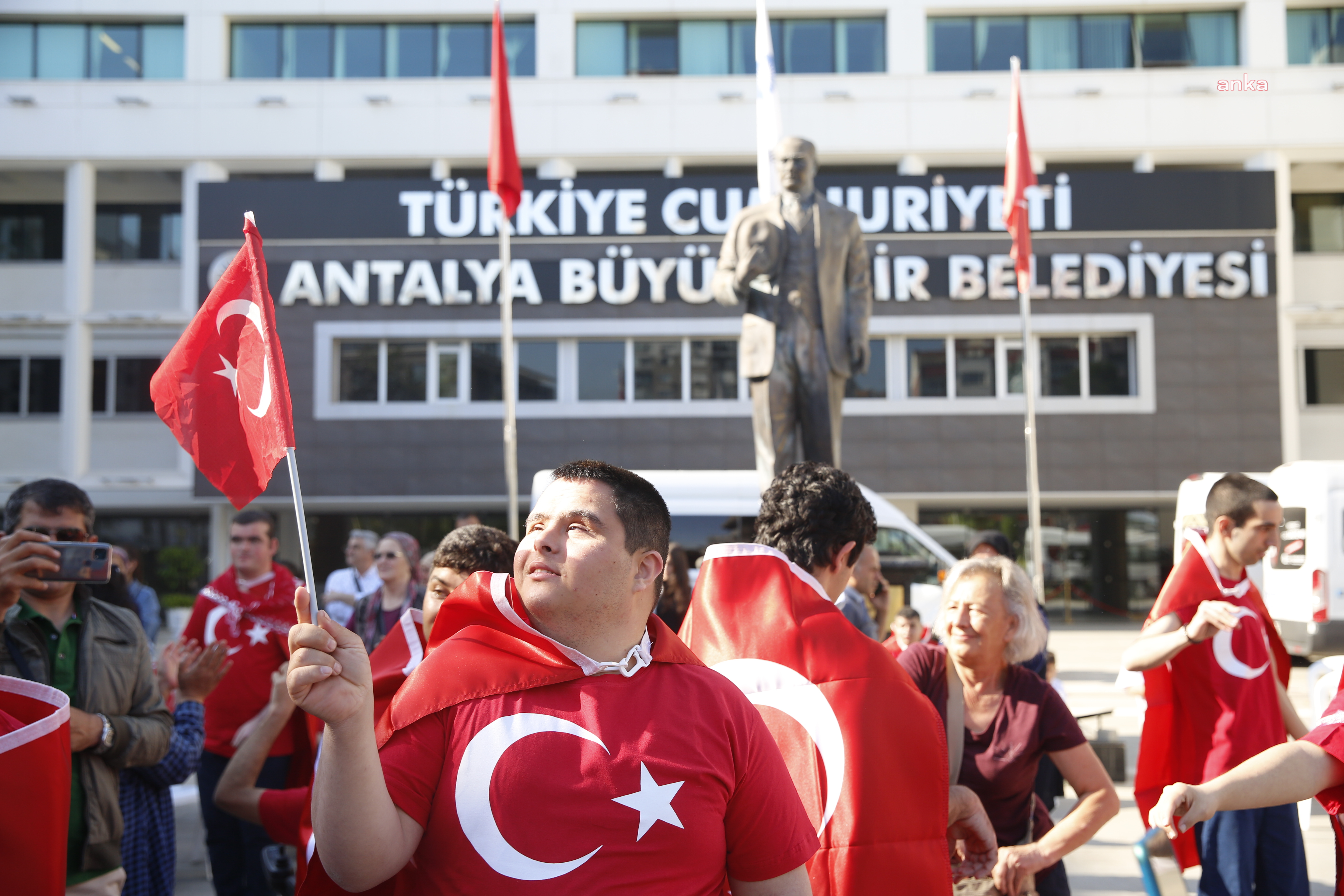 ANTALYA’DA ÖZEL BİREYLER ASKERLİK SEVİNCİ YAŞADI
