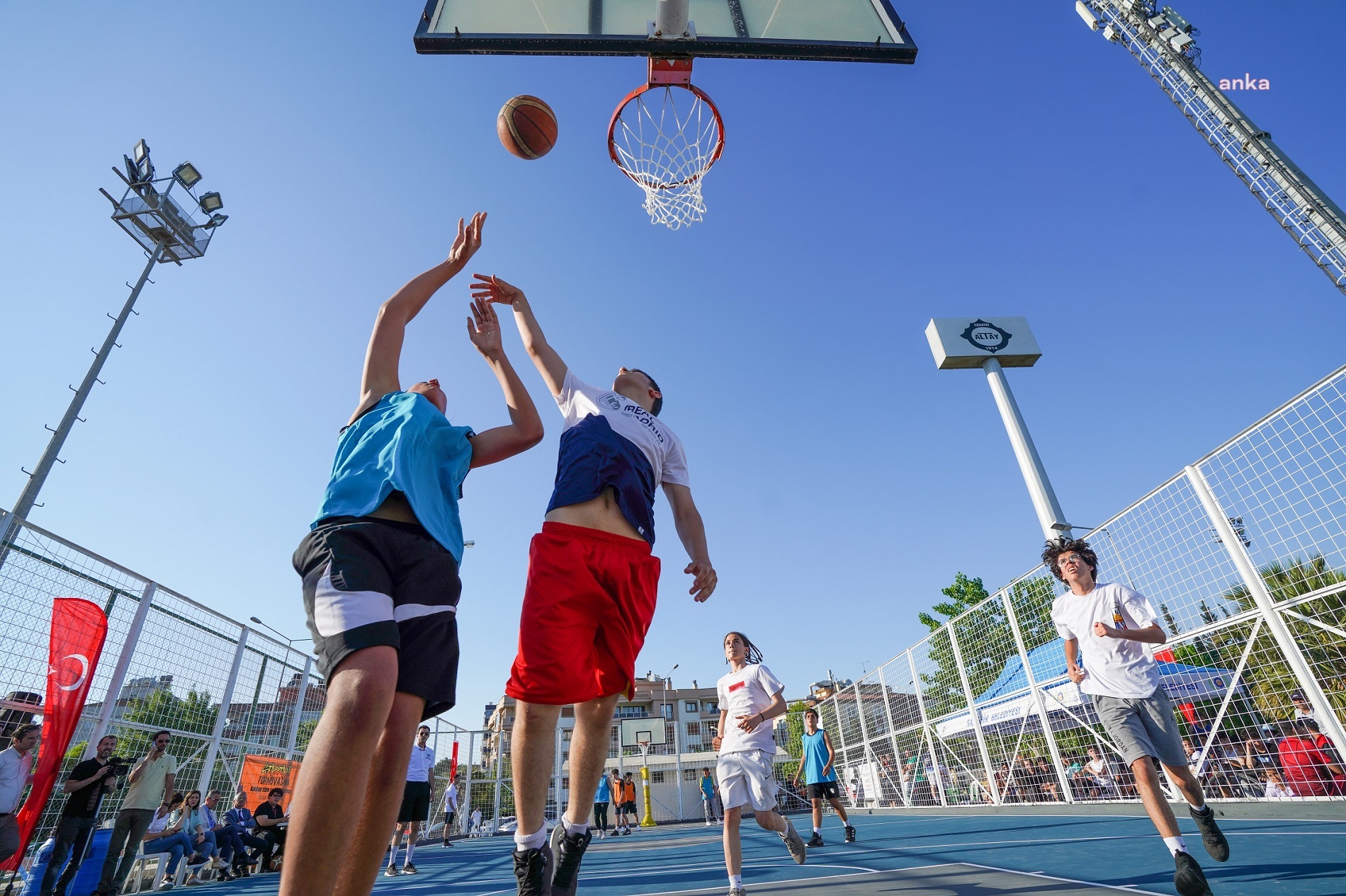GAZİEMİR’DE NEFES KESEN STREETBALL TURNUVASI
