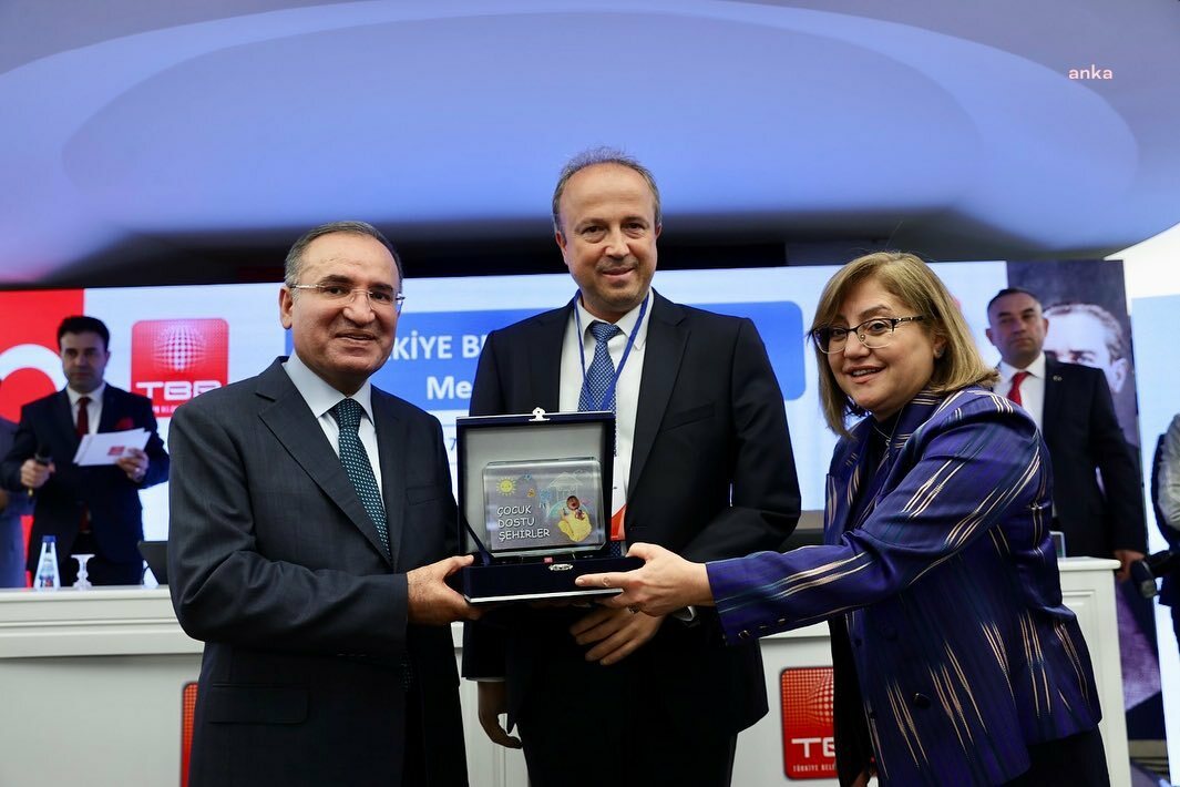 AVCILAR BELEDİYESİ’NE ÇOCUK DOSTU ŞEHİRLER ÖDÜLÜ