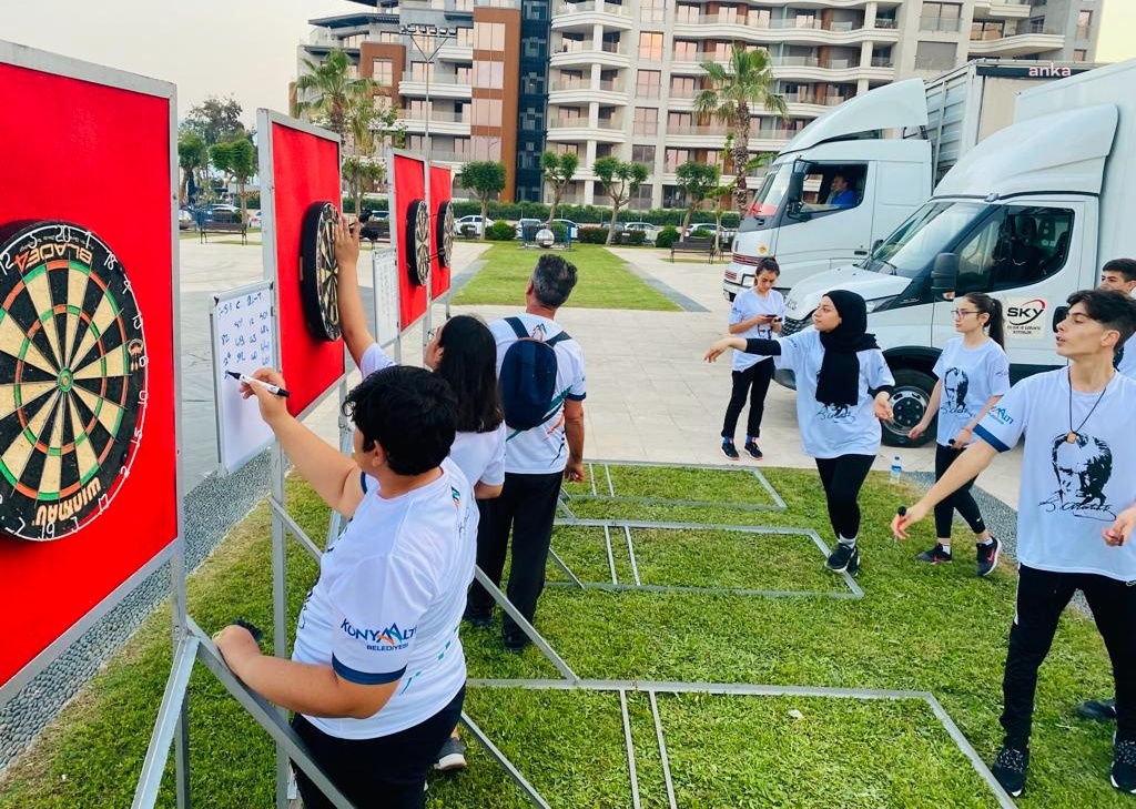 KONYAALTI’NDA GENÇLİK ŞENLİĞİ BAŞLADI