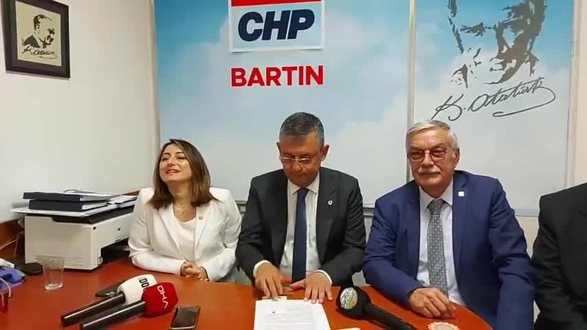 ÖZGÜR ÖZEL: “SARAYIN VE SADAT’IN, MİLLİ SAVUNMA BAKANLIĞI’NDA BAKAN YARDIMCILARI ÜZERİNDEN ZABİTLERİ, MEMURLARI, ATAMIŞ OLDUĞU NÖBETÇİLERİ VARDIR”