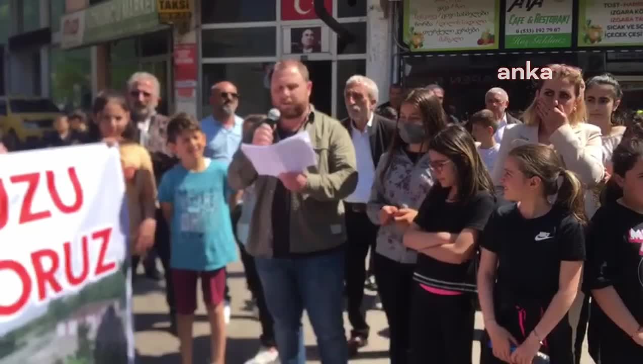 KEMALPAŞALILAR YIKILAN OKULUN YERİNE YENİSİNİN YAPILMAMASINI PROTESTO ETTİ: "OKULUMUZU GERİ İSTİYORUZ"