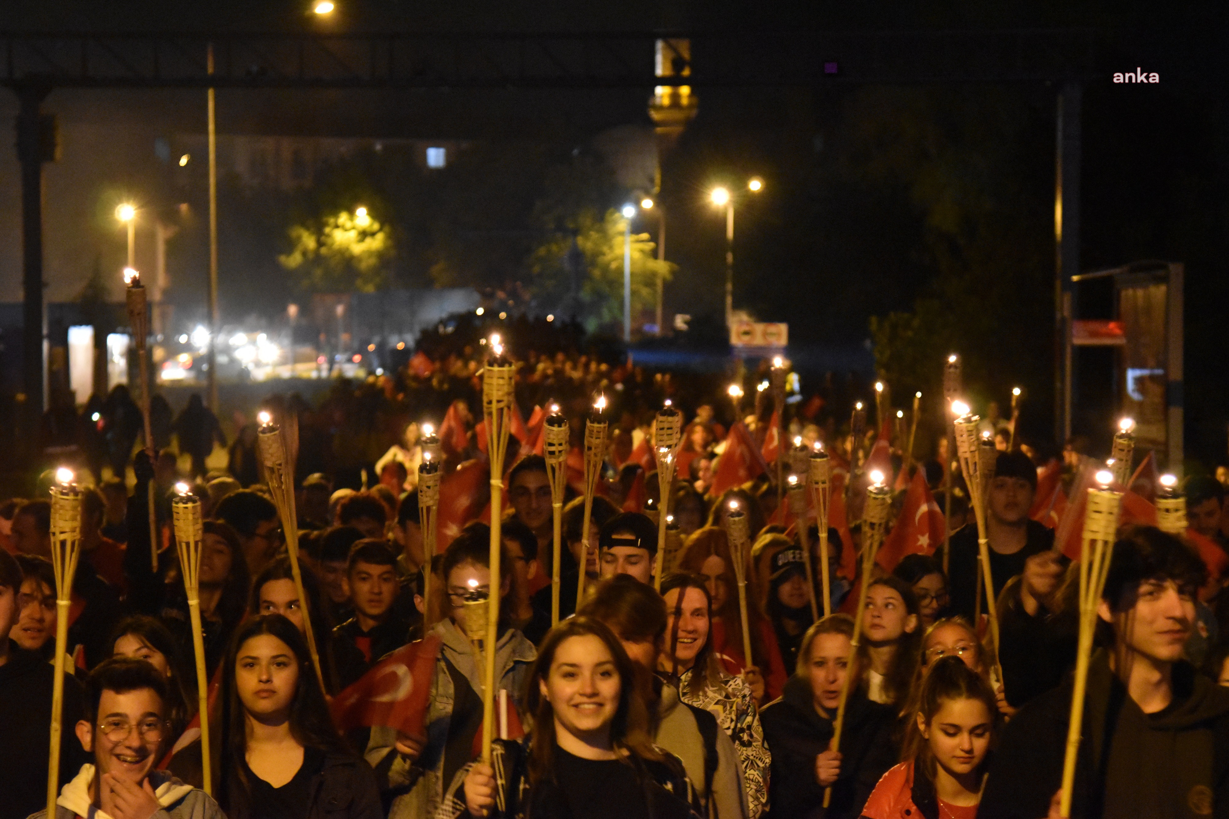 LÜLEBURGAZ'DA BİNLER BAĞIMSIZLIK YÜRÜYÜŞÜNDE BULUŞTU