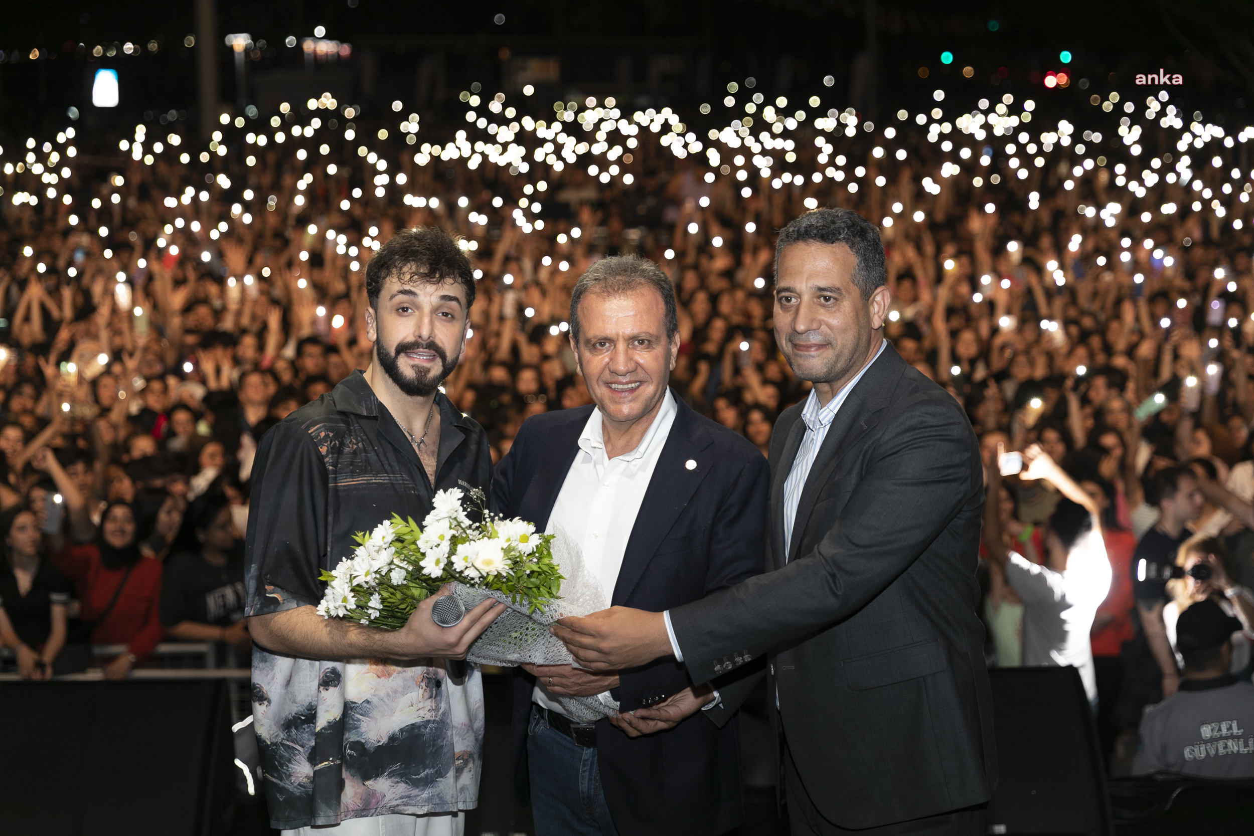 VAHAP SEÇER, MERSİNLİLERLE BİRLİKTE SEFO’YU DİNLEDİ
