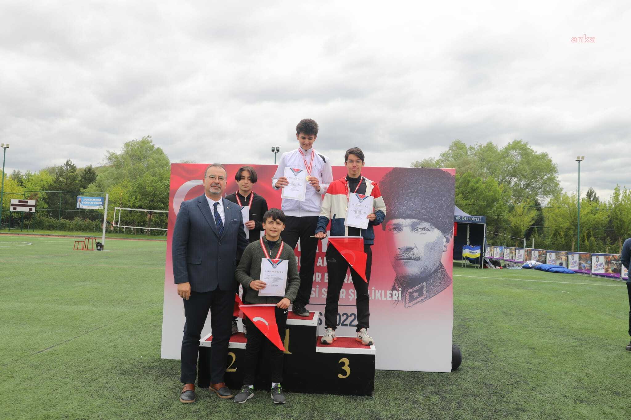 ESKİŞEHİR BÜYÜKŞEHİR'İN SPOR ŞENLİKLERİNDE ŞAMPİYONLAR KUPA VE MADALYALARINI ALDI