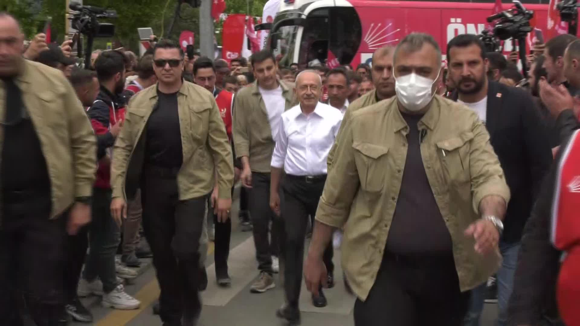 KILIÇDAROĞLU, GENÇLERLE ANITKABİR’E YÜRÜDÜ: "84 MİLYON TEK YÜREK OLARAK TÜRKİYE’NİN BAĞIMSIZLIK VE ÖZGÜRLÜK MÜCADELESİNİ YENİDEN YAŞATACAĞIZ"