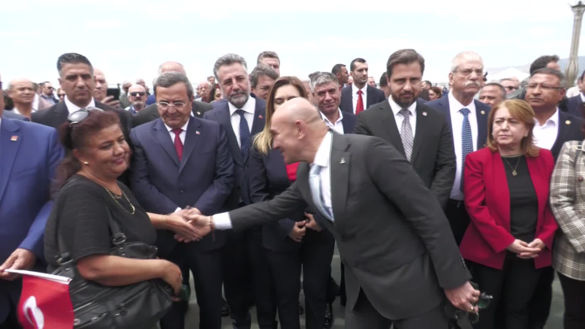 CHP İZMİR'DEN 19 MAYIS KUTLAMASI. DENİZ YÜCEL: "İKTİDAR, MİLYONLARCA SIĞINMACIYI DOLDURARAK ÜLKEMİZİN İŞGALİNE GÖZ YUMMUŞTUR"