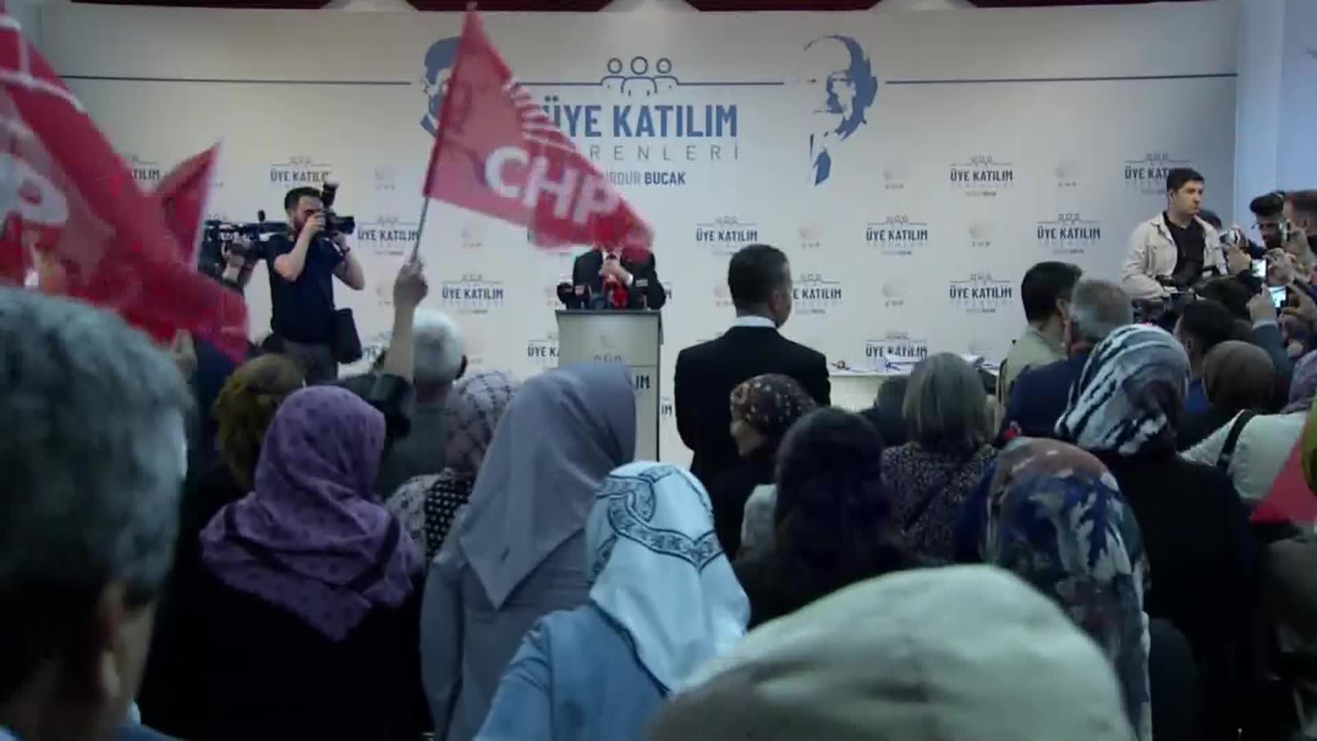 KILIÇDAROĞLU: “HALKTAN, EMEKTEN, ALIN TERİNDEN YANA OLAN; TORPİLİ DEĞİL DE HAK EDENE HAKKINI TESLİM EDEN BİR SİYASİ ANLAYIŞA İHTİYACIMIZ VAR. BUNU YAPABİLİRSEK, MEMLEKETİ BATAKTAN KURTARACAĞIZ”