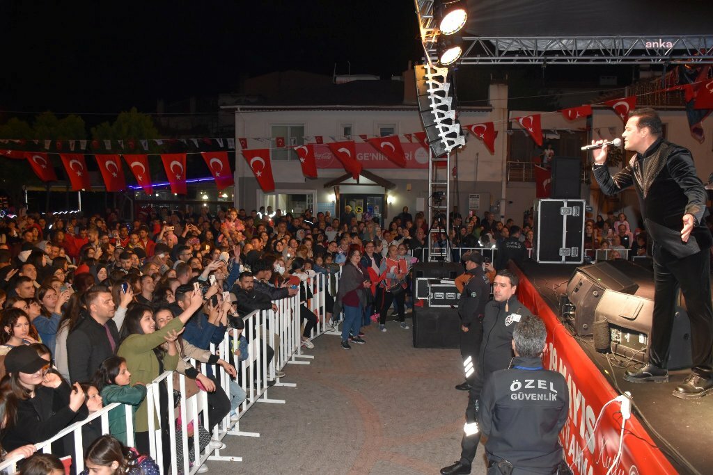 TEKİRDAĞ BÜYÜKŞEHİR BELEDİYESİ'NDEN COŞKULU 19 MAYIS KUTLAMASI