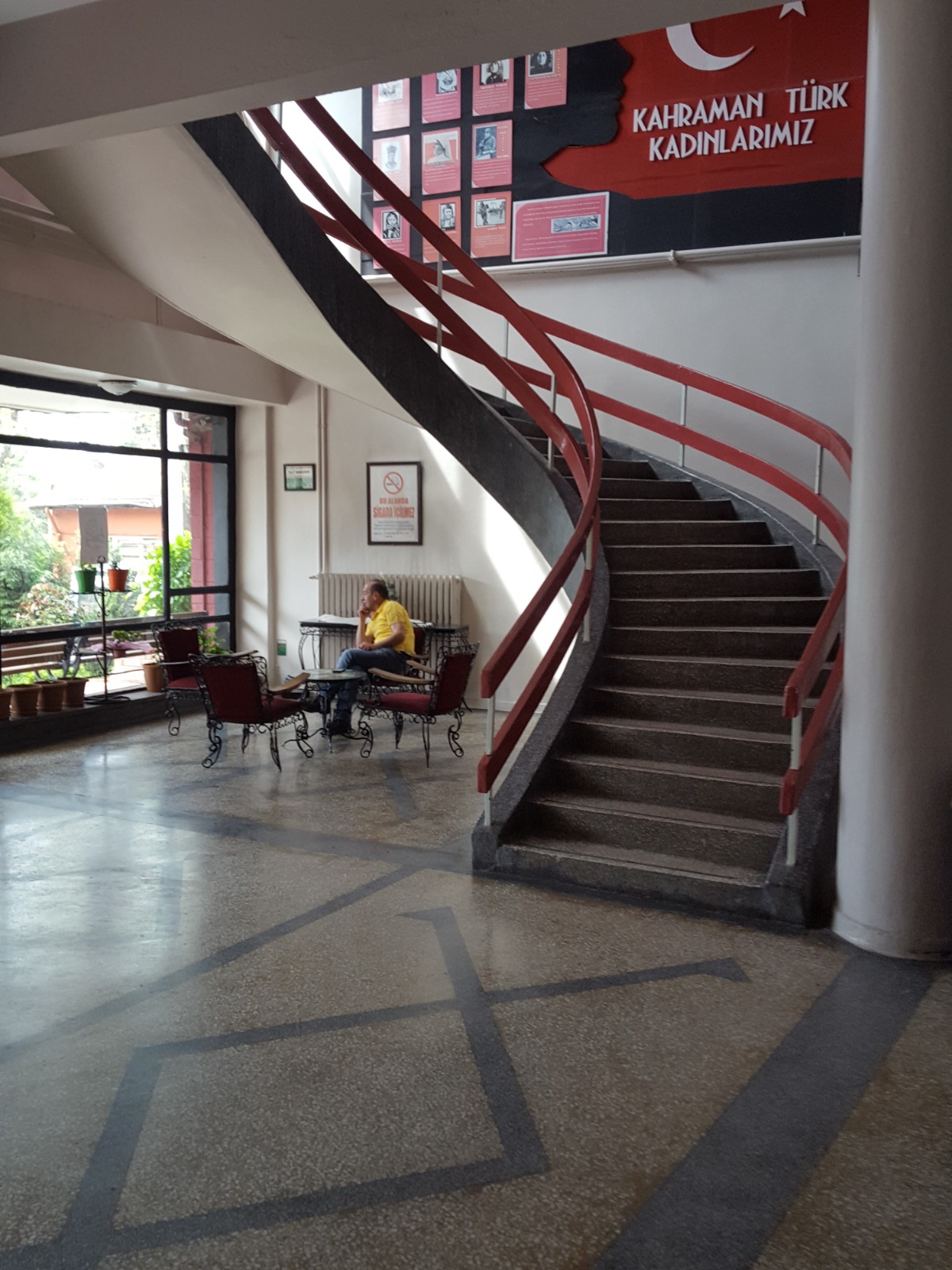 ZONGULDAK KIZ MESLEK LİSESİ’NİN OTOPARK YAPILMASI İÇİN YIKIMINA TEPKİLER SÜRÜYOR