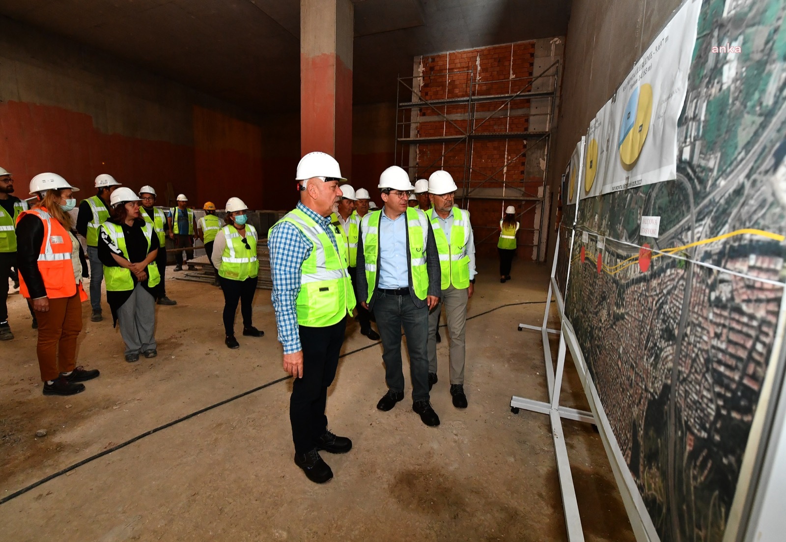 İZMİR BÜYÜKŞEHİR BELEDİYESİ MECLİS ÜYELERİ METRO TÜNELİNİ İNCELEDİ