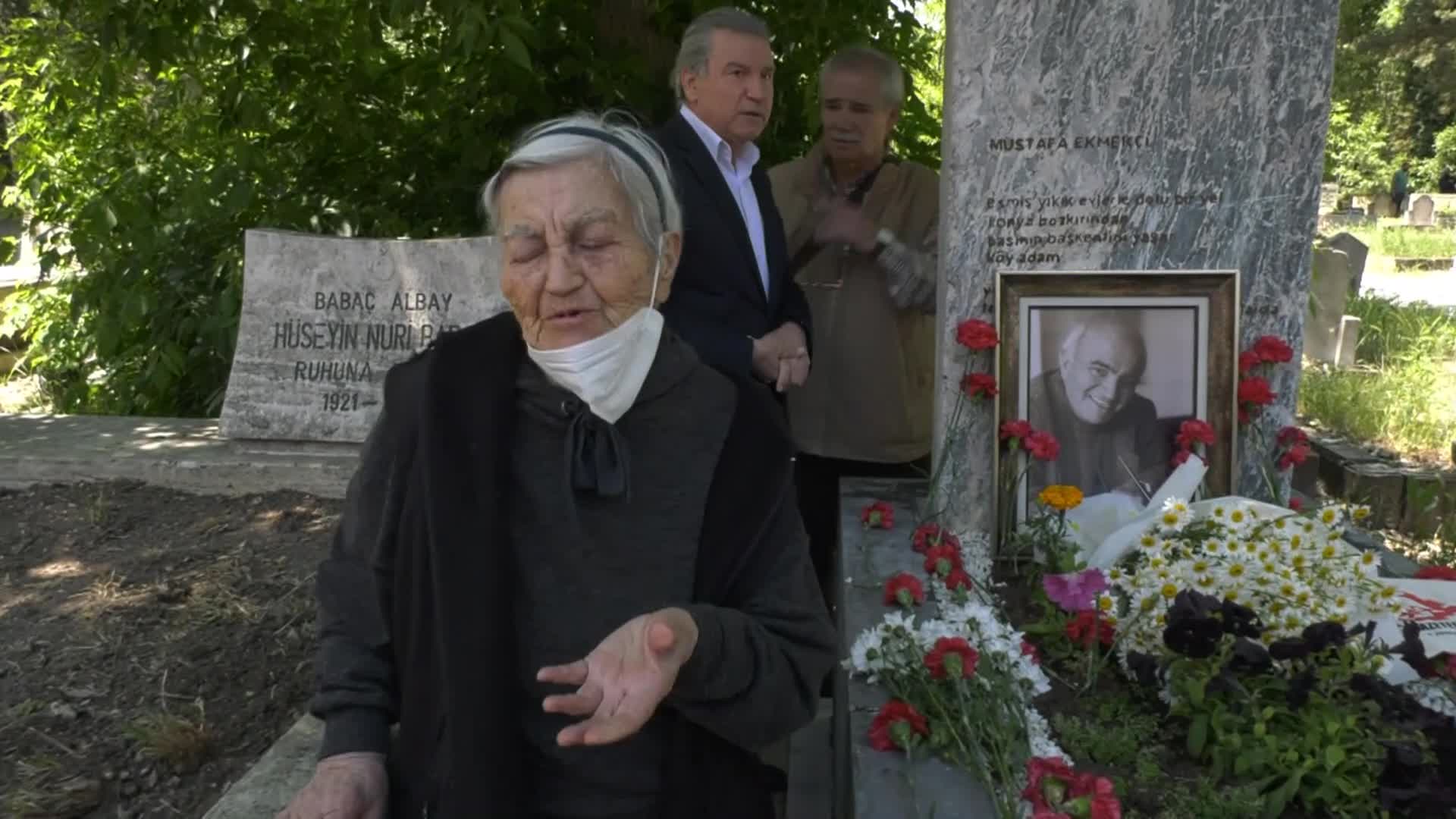 MUSTAFA EKMEKÇİ, VEFATININ 25. YIL DÖNÜMÜNDE MEZARI BAŞINDA ANILDI