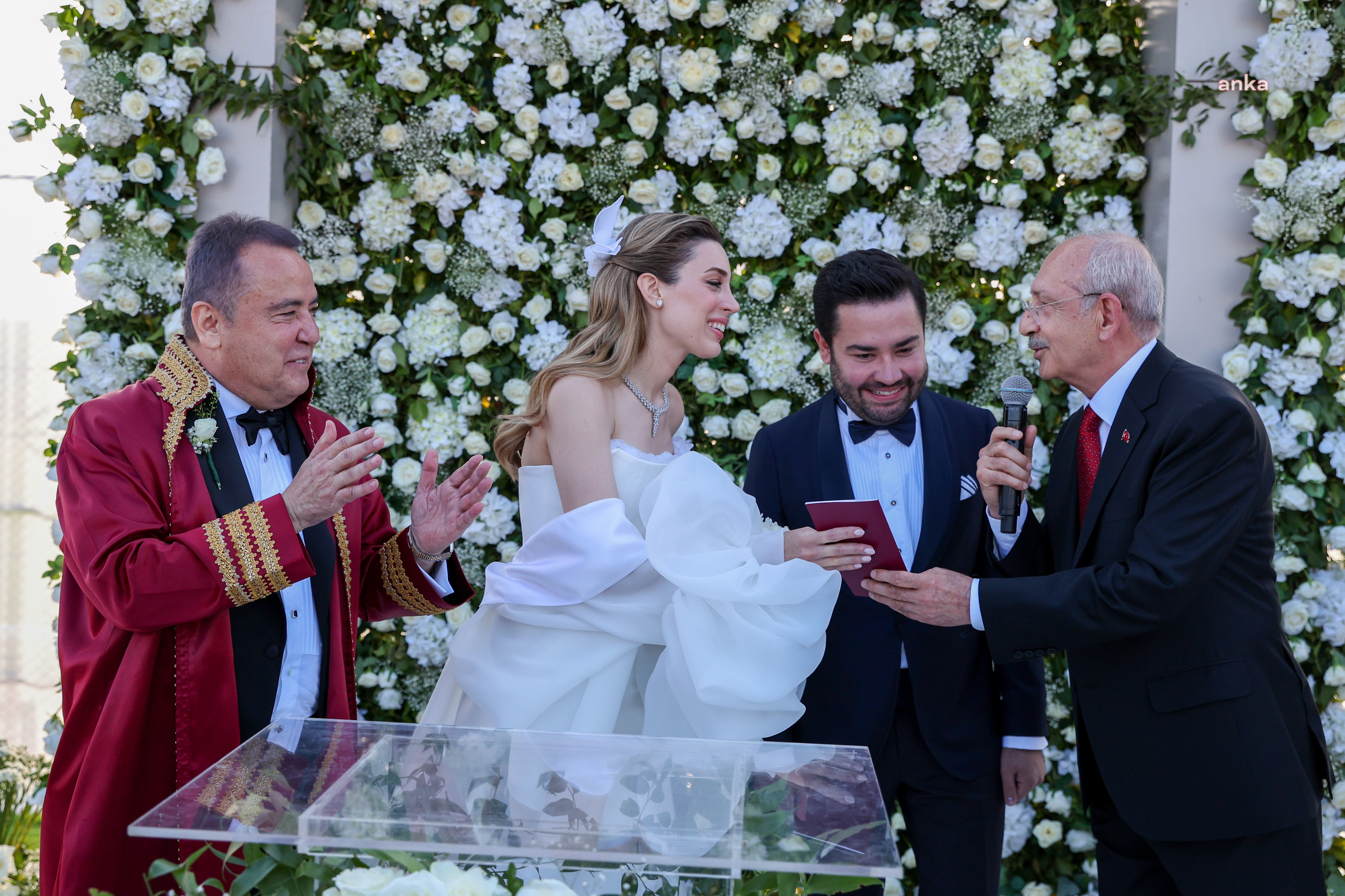 KILIÇDAROĞLU, GÖKHAN BÖCEK VE ZEYNEP KERİMOĞLU’NUN NİKAH ŞAHİTLİĞİNİ YAPTI