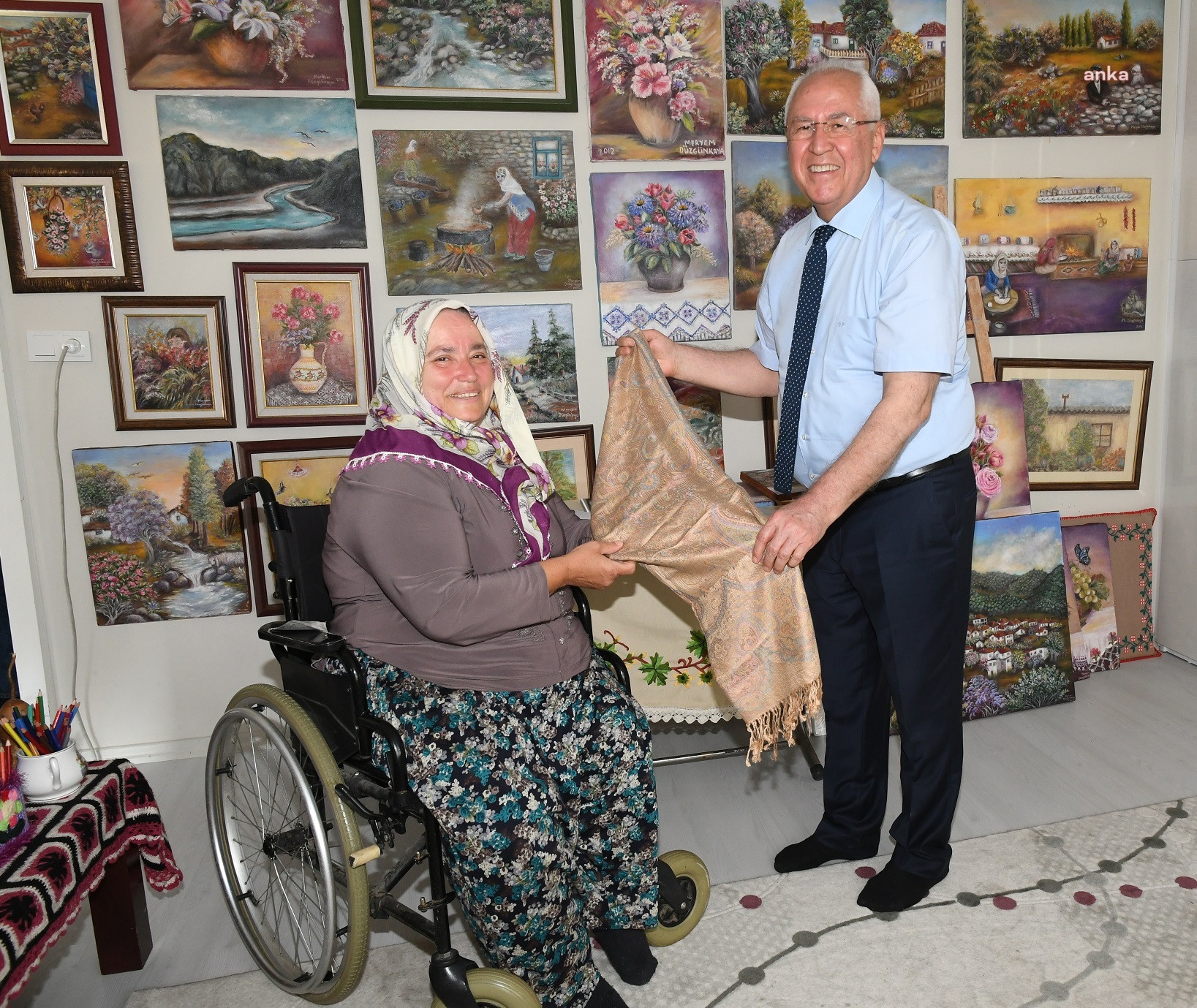 KARABAĞLAR BELEDİYE BAŞKANI SELVİTOPU'DAN KAVACIKLI RESSAM DÜZGÜNKAYA'YA ZİYARET
