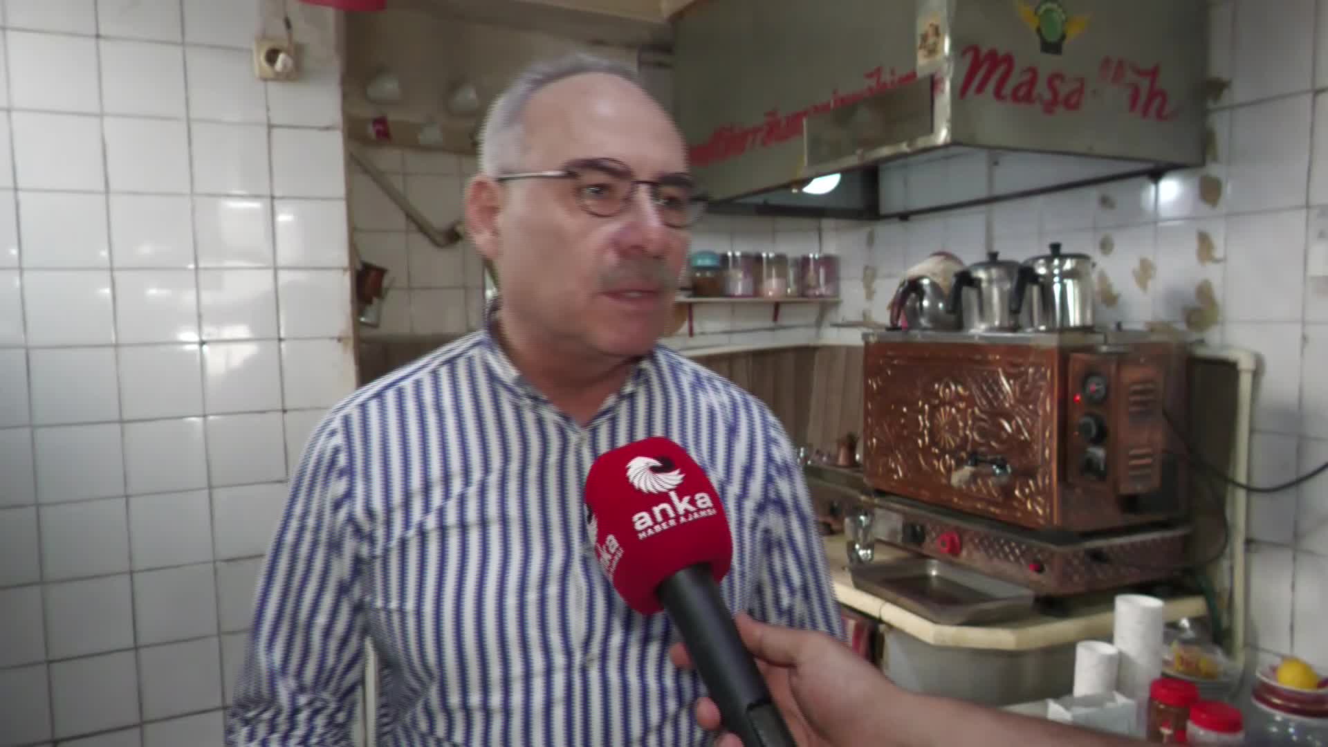 İZMİR'DE KAHVEHANELERDE ÇAYA YÜZDE 50 ZAM... KAHVECİLER ODASI BAŞKANI KIRDI: "ARTIK YANCILARA ÇAY ISMARLANMIYOR"
