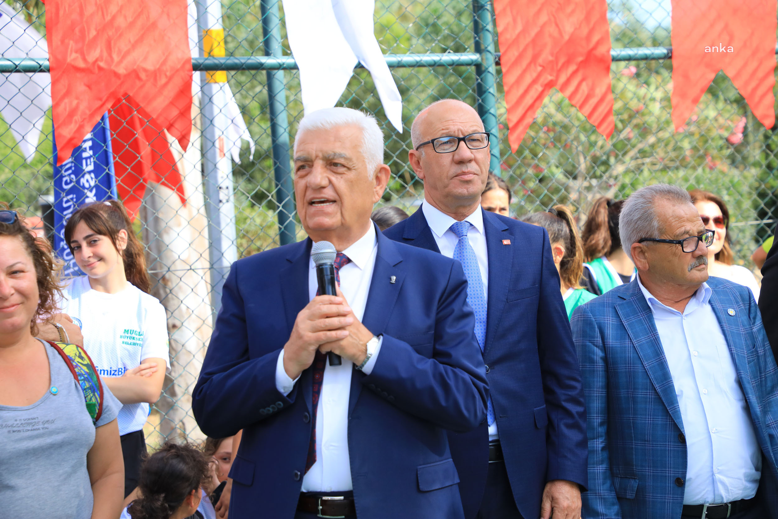 MUĞLA BÜYÜKŞEHİR BELEDİYESİ'NDEN DATÇA’YA BASKETBOL VE VOLEYBOL SAHASI