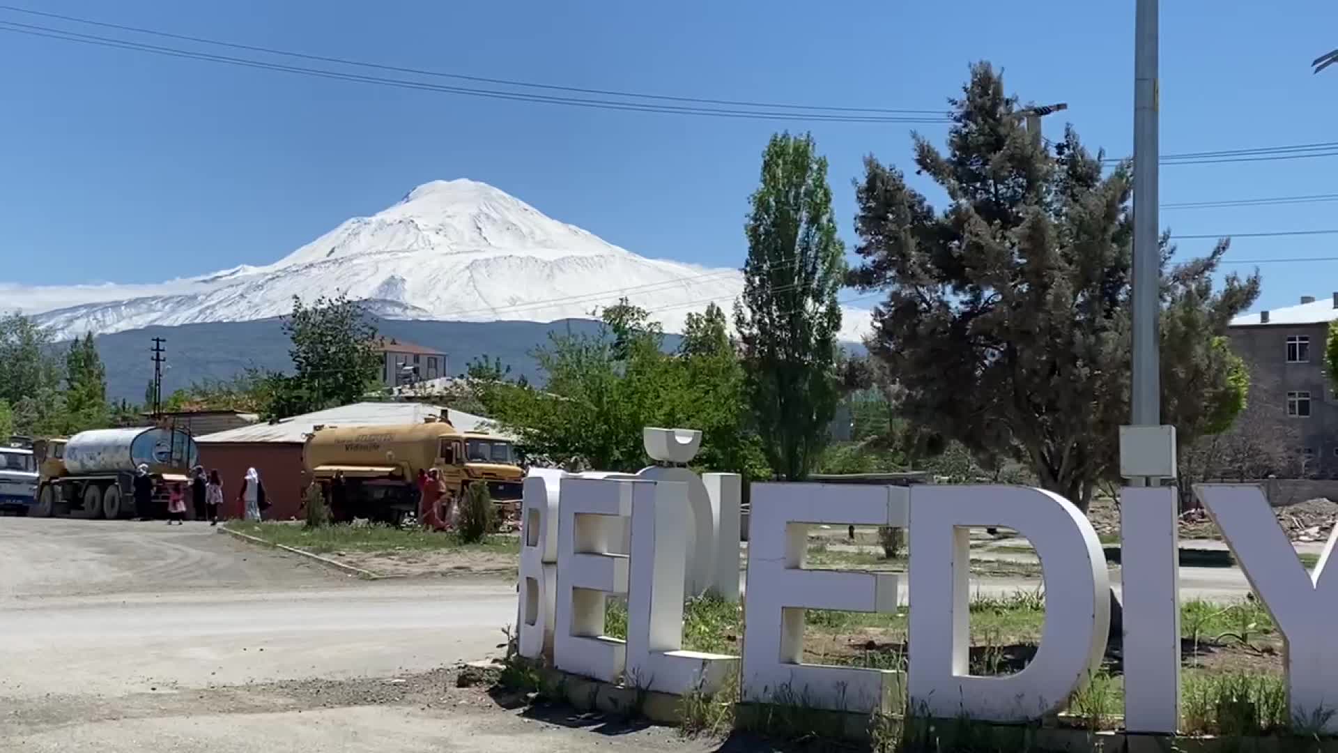 AĞRI DAĞI’NA MAYIS AYI ORTASINDA KAR YAĞDI