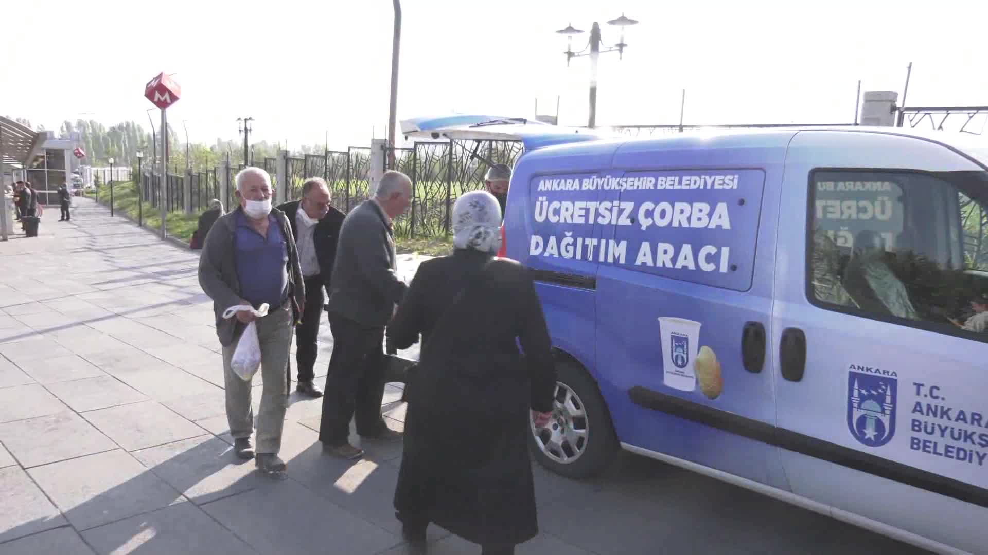 ANKARA BÜYÜKŞEHİR'İN SICAK ÇORBA DAĞITIMI DEVAM EDİYOR