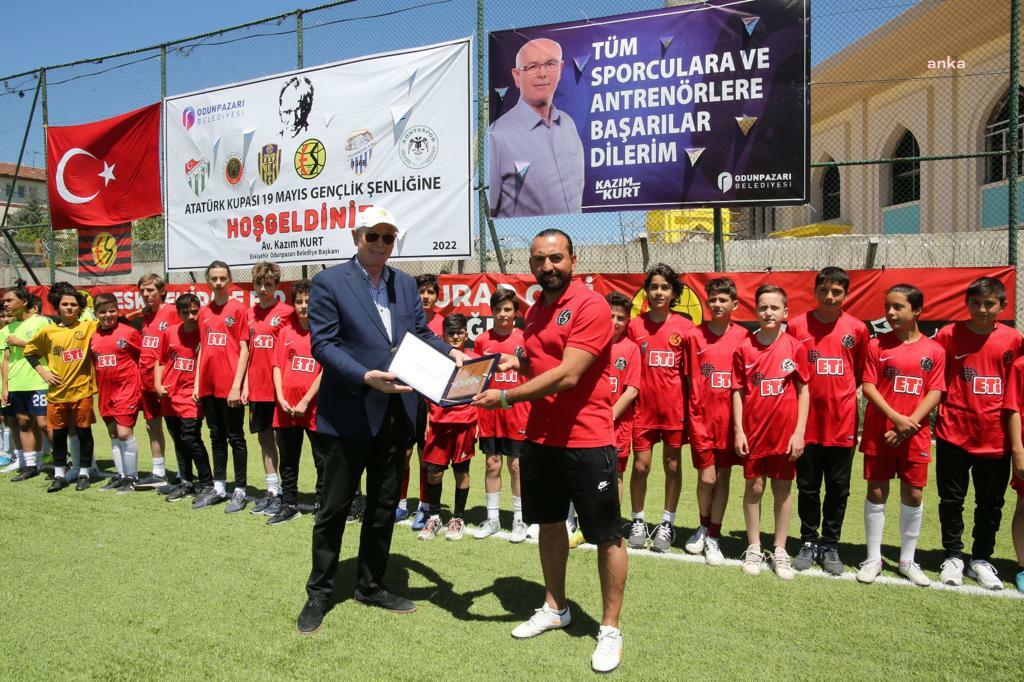 ODUNPAZARI BELEDİYESİ TARAFINDAN DÜZENLENEN “ATATÜRK KUPASI U-13 FUTBOL TURNUVASI” TAMAMLANDI
