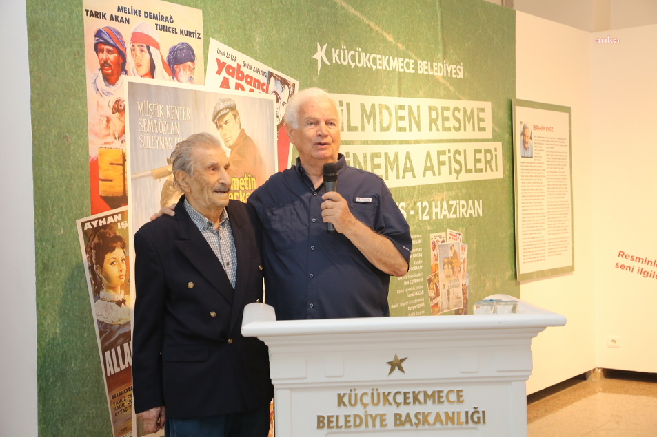 EFSANE FİLMLERİN AFİŞLERİ KÜÇÜKÇEKMECE'DE