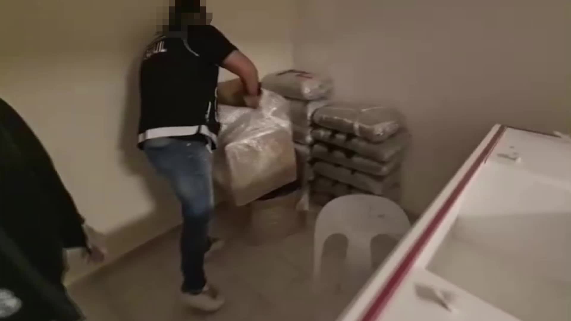 İSTANBUL'DA UYUŞTURUCU OPERASYONU: 248 KİLO HİNT KENEVİRİ ELE GEÇİRİLDİ