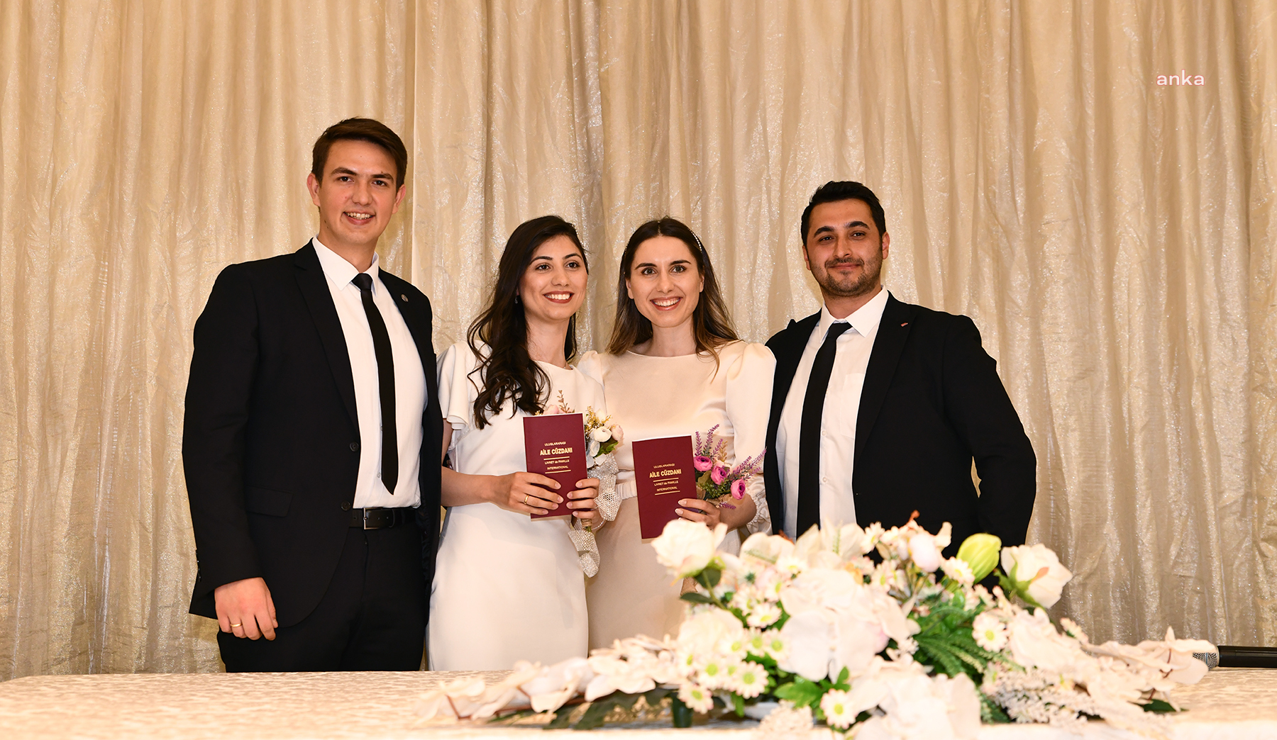 TEPEBAŞI'NDA İKİZ KARDEŞLERİN ÇİFTE MUTLULUĞU