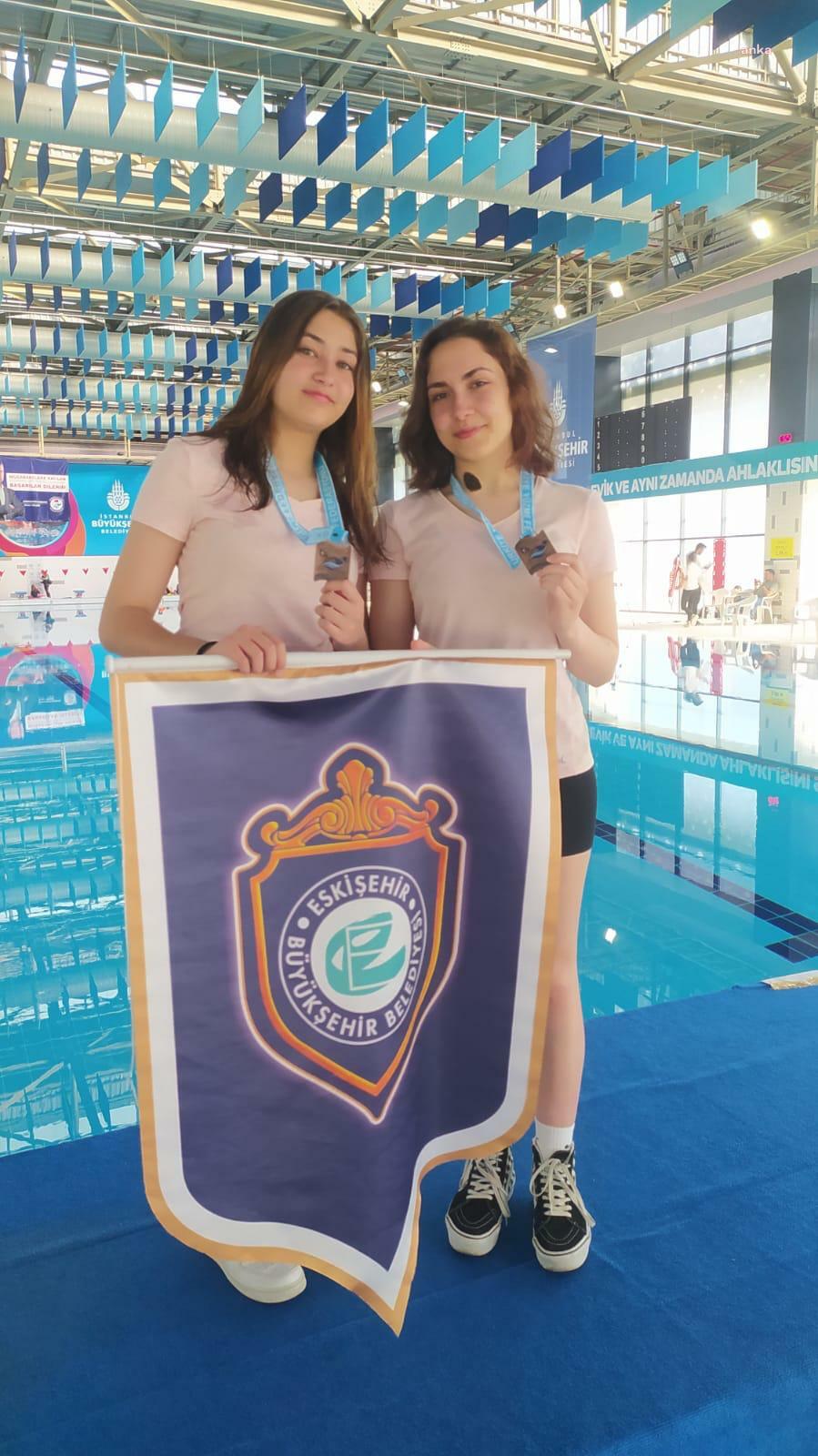 ESKİŞEHİR BÜYÜKŞEHİR SPORCULARINDAN ARTİSTİK YÜZMEDE BÜYÜK BAŞARI