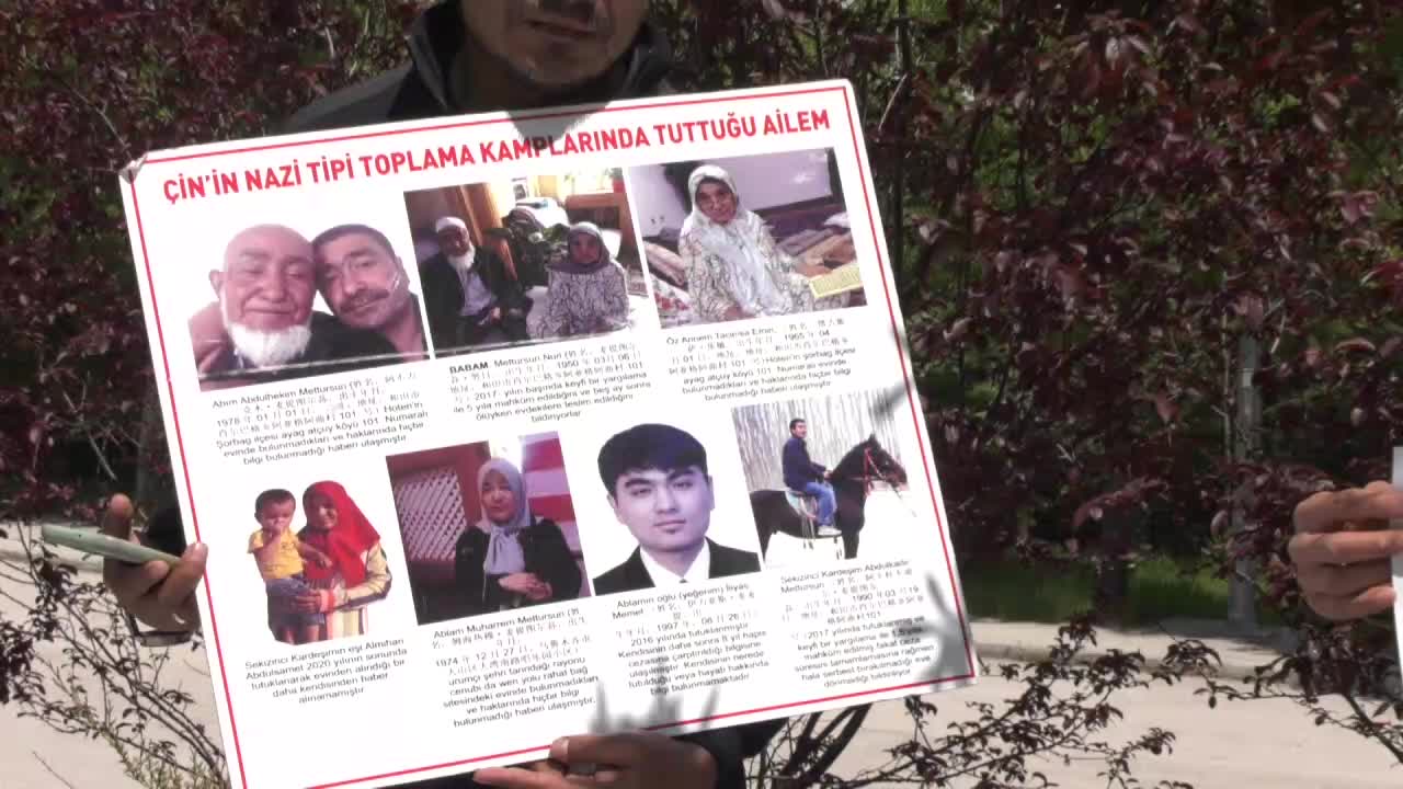 UYGUR TÜRKLERİ, YAKINLARINDAN HABER ALMAK İÇİN ÇİN BÜYÜKELÇİLİĞİ ÖNÜNDE TOPLANDI, İYİ PARTİLİLER AİLELERE DESTEK VERDİ